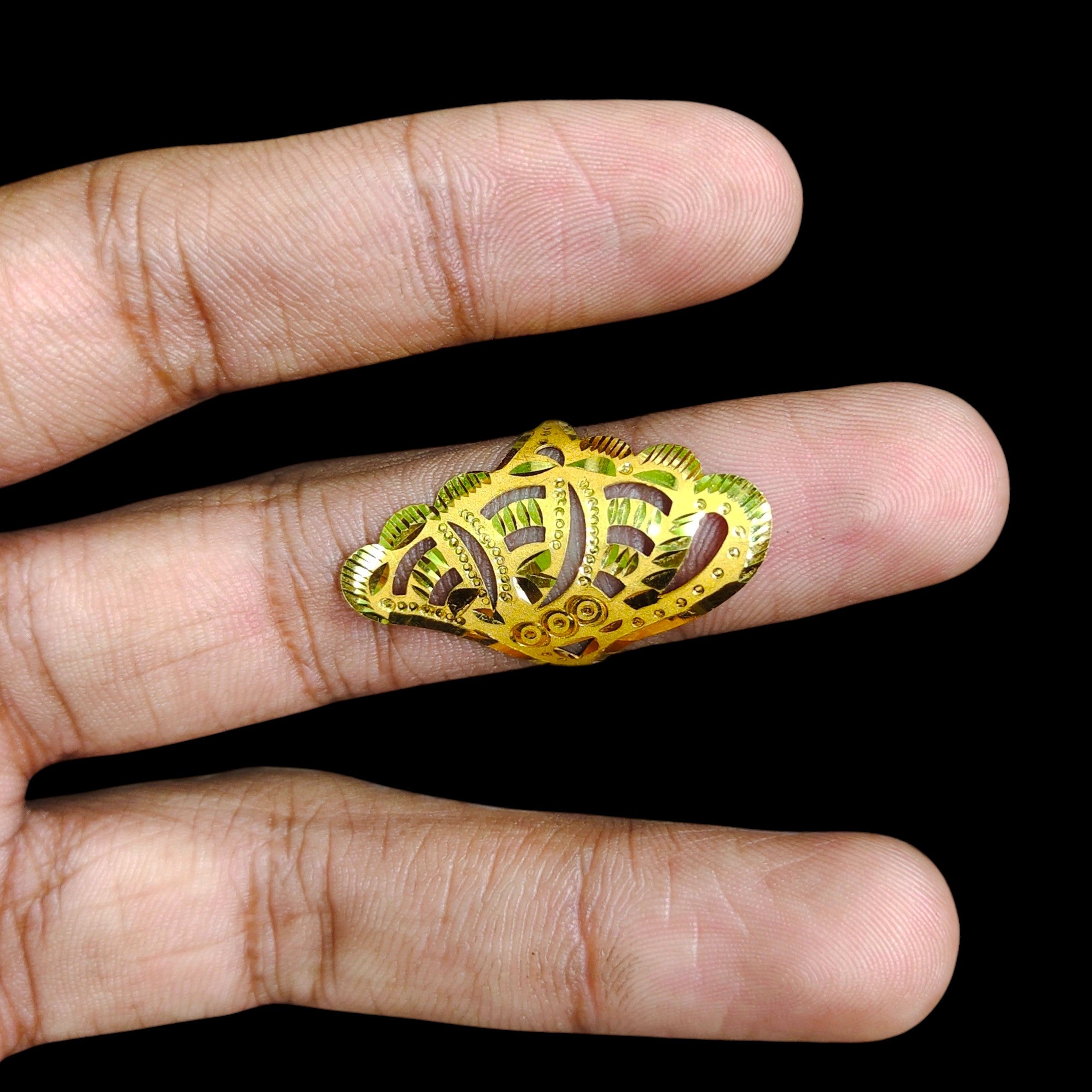 LADIES RING- (SIZE: 13) WGT: 1.910 GM APPROX BIS CERTIFIED HUID HALLMARK 916 22KT GOLD RING FOR WOMEN 1 PIECE.