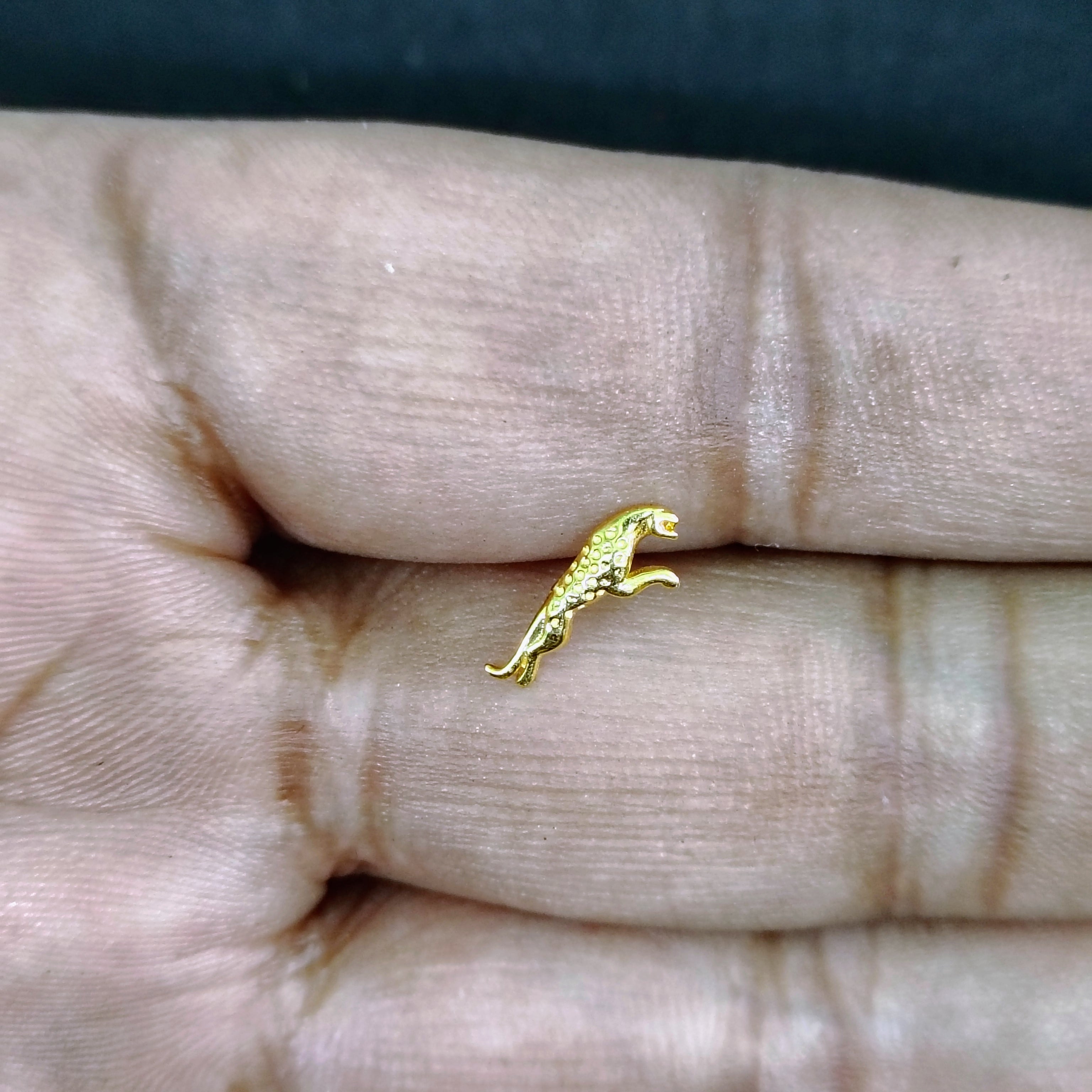 STUD EARRING BOYS- WGT: 0.280 GM APPROX BIS CERTIFIED HUID HALLMARK 9KT GOLD STUD EARRINGS FOR MEN (SINGLE PIECE) FOR REGULAR USE.