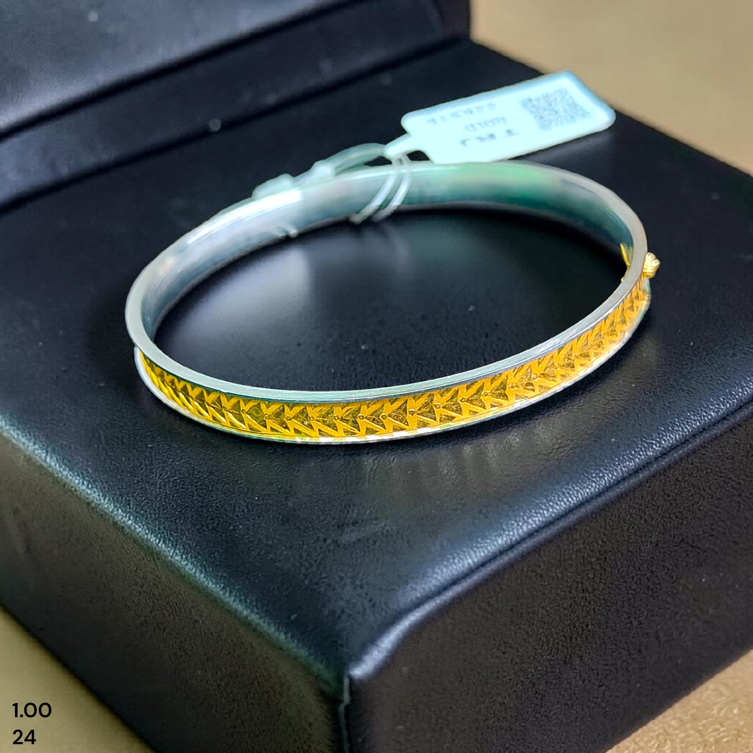 GOLD CHURI NOA- (SIZE: 24) WGT: 1.00 GM APPROX 22KT HUID HALLMARK GOLD NOA BANGLES 1 PIECE.