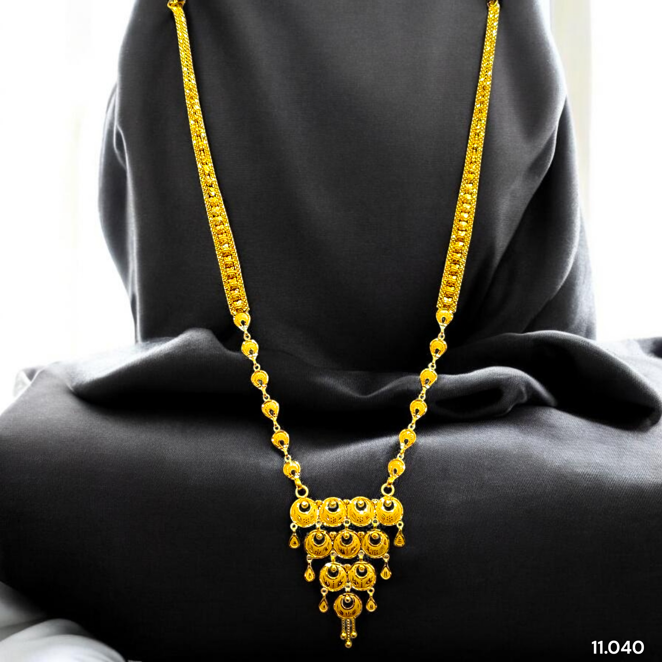 GOLD CHOKER NECKLACE- BIS CERTIFIED HUID HALLMARK 916 22KT GOLD SITAHAR NECKLACE CHOKER (APPROX WGT: 11.040 GM) 1 PIECE FOR WOMEN.