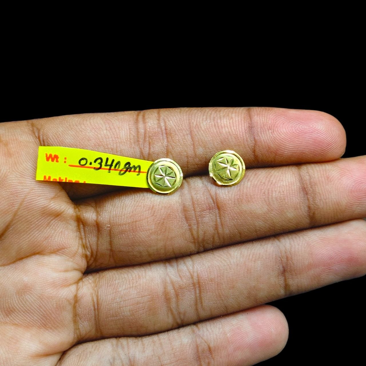 GOLD TOPS- BIS CERTIFIED (WGT: 0.340 GM APPROX) HUID HALLMARK 375 9KT GOLD TOPS 1 PAIR BEST FOR MARRIAGE GIFT.
