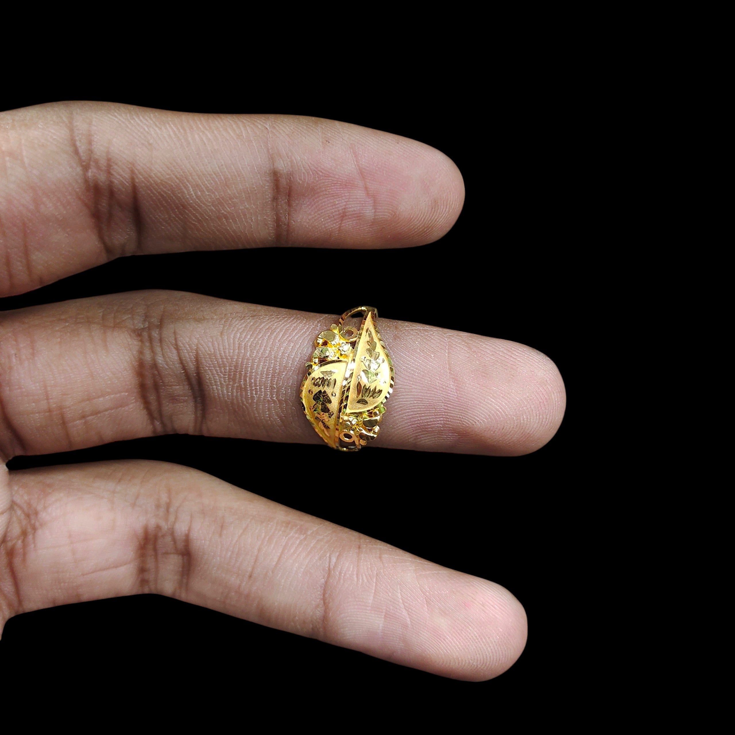 LADIES RING- (SIZE: 16) WGT: 1.460 GM APPROX BIS CERTIFIED HUID HALLMARK 916 22KT GOLD RING FOR WOMEN 1 PIECE.