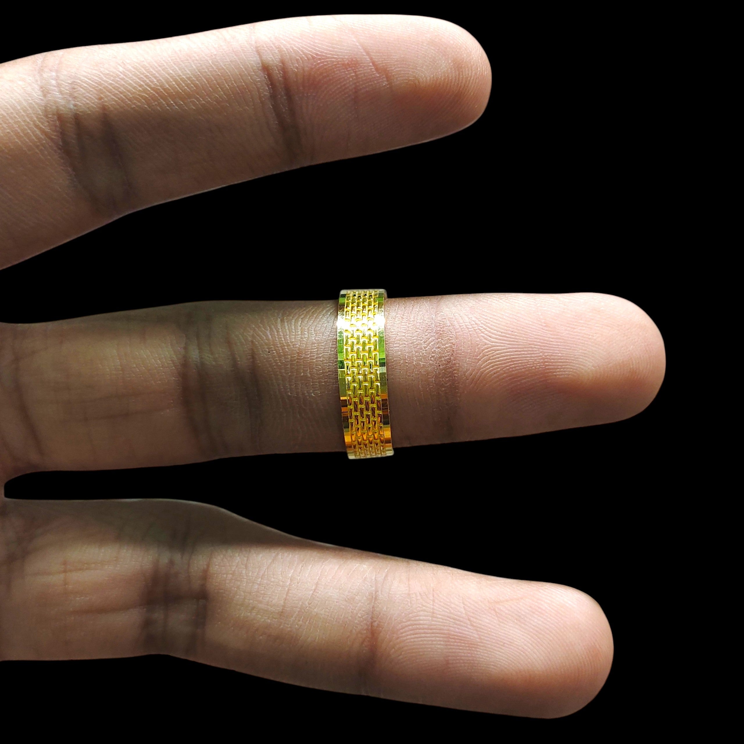 LADIES RING- (SIZE: 20) WGT: 2.200 GM APPROX BIS CERTIFIED HUID HALLMARK 9KT GOLD THUMB RING FOR UNISEX 1 PIECE.