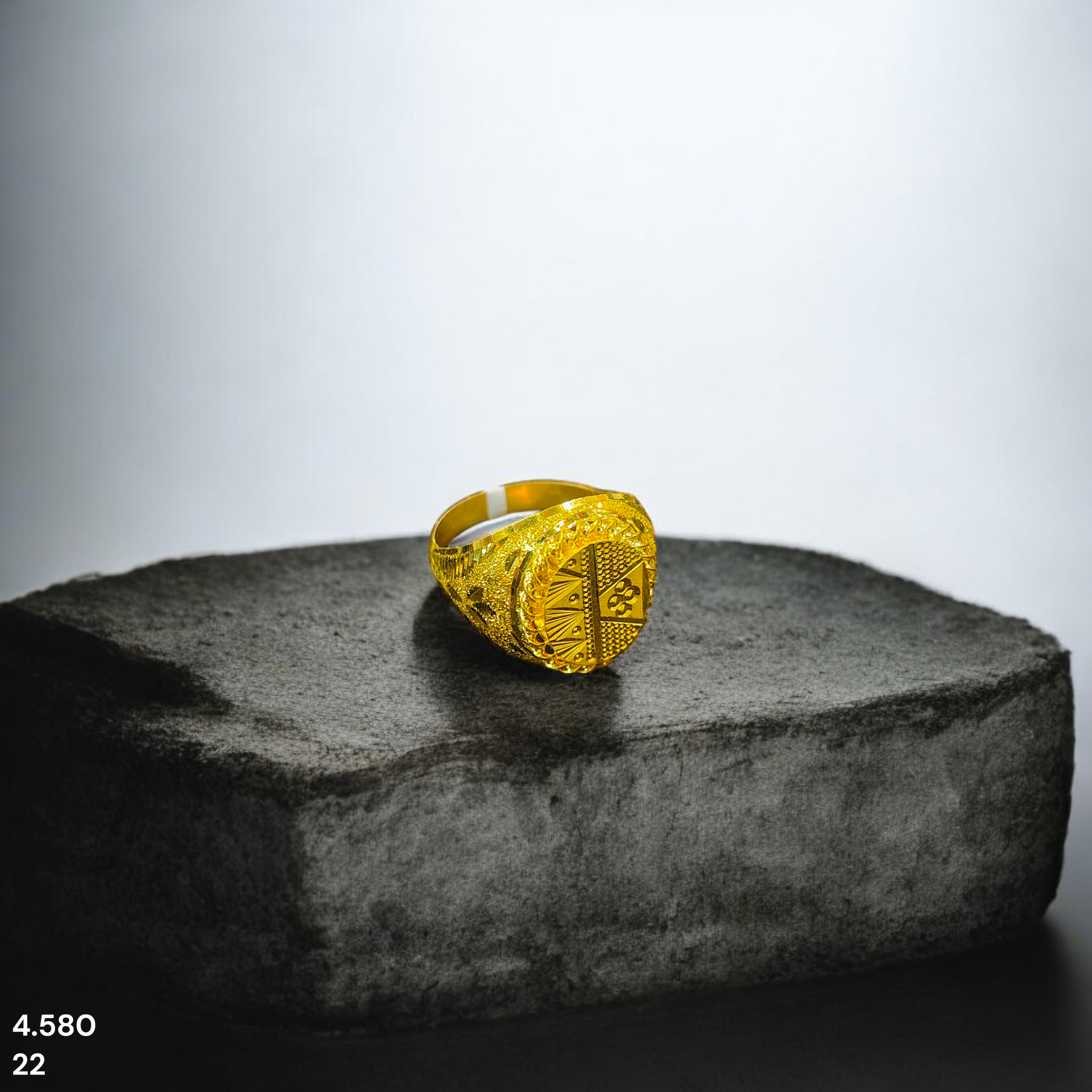 GENTS RING- SIZE:22 (WGT: 4.580 GRAM APPROX) BIS CERTIFIED HUID HALLMARK 916 22KT GOLD GENTS FINGER RING FOR MENS 1 PIECE (REGULAR USE).