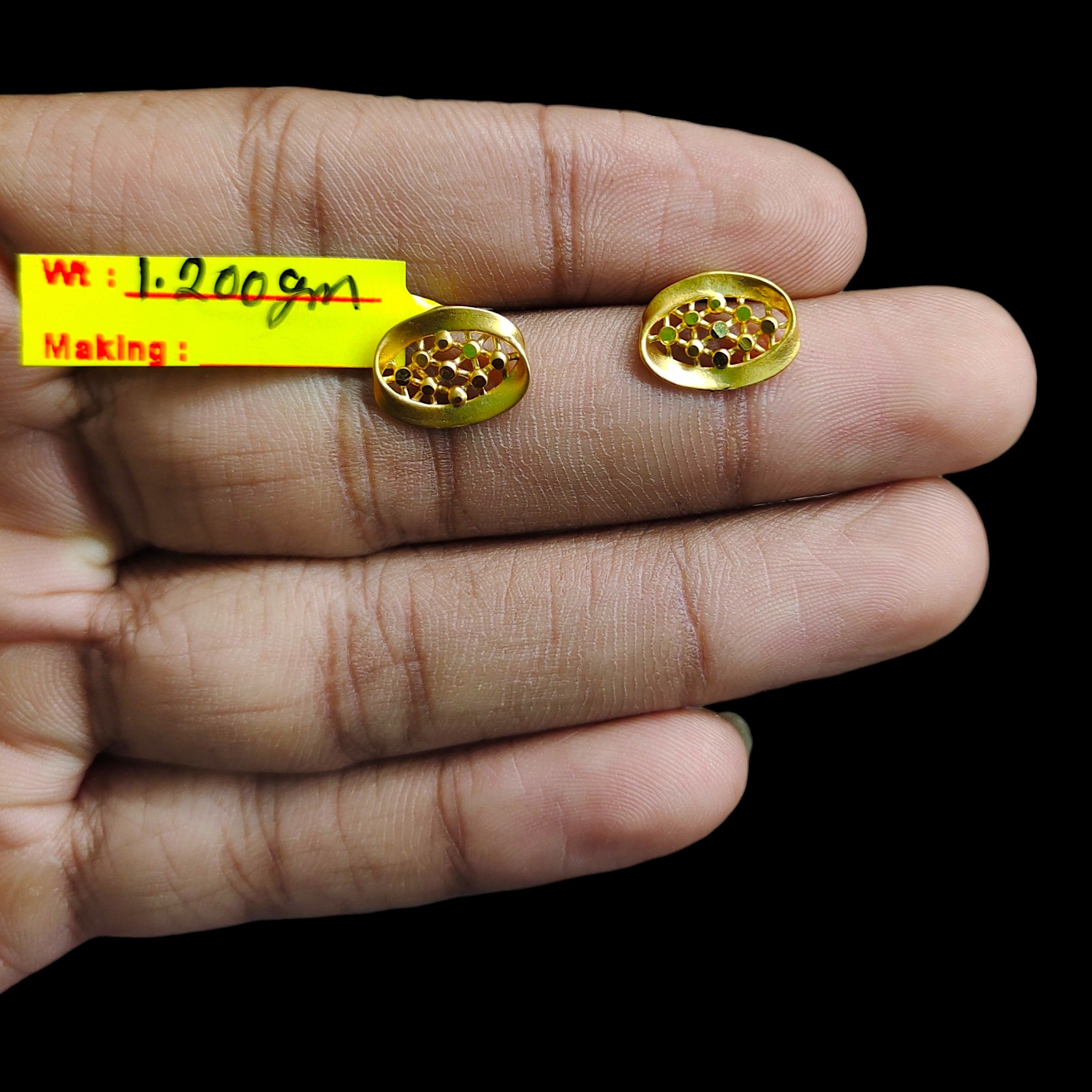 GOLD TOPS- BIS CERTIFIED (WGT: 1.200 GM APPROX) HUID HALLMARK 375 9KT GOLD TOPS 1 PAIR BEST FOR MARRIAGE GIFT.