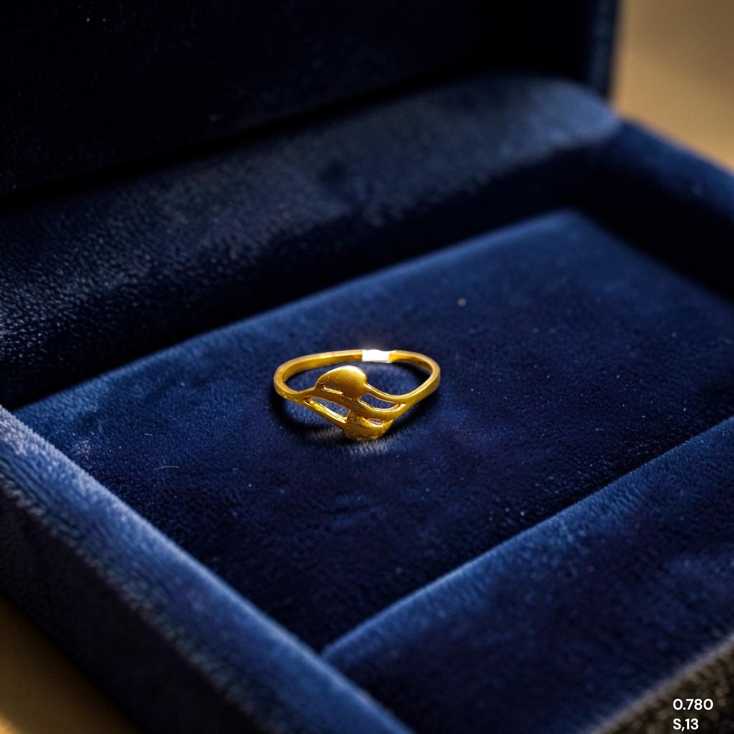 LADIES RING- (SIZE: 13) WGT: 0.780 GM APPROX 14KT HALLMARK GOLD RING FOR WOMEN 1 PIECE.
