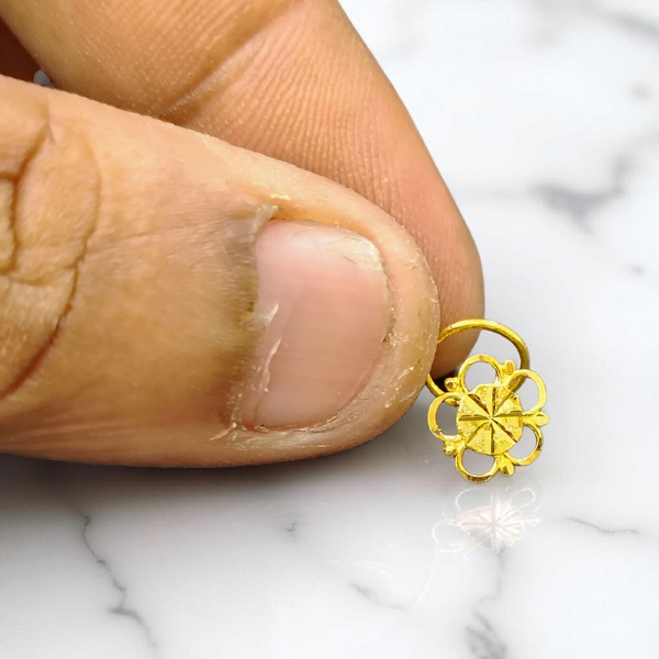 RAJLAXMI WGT: 0.290 GM APPROX HUID HALLMARK 22KT GOLD NOSEPIN 1 PIECE FOR WOMEN.