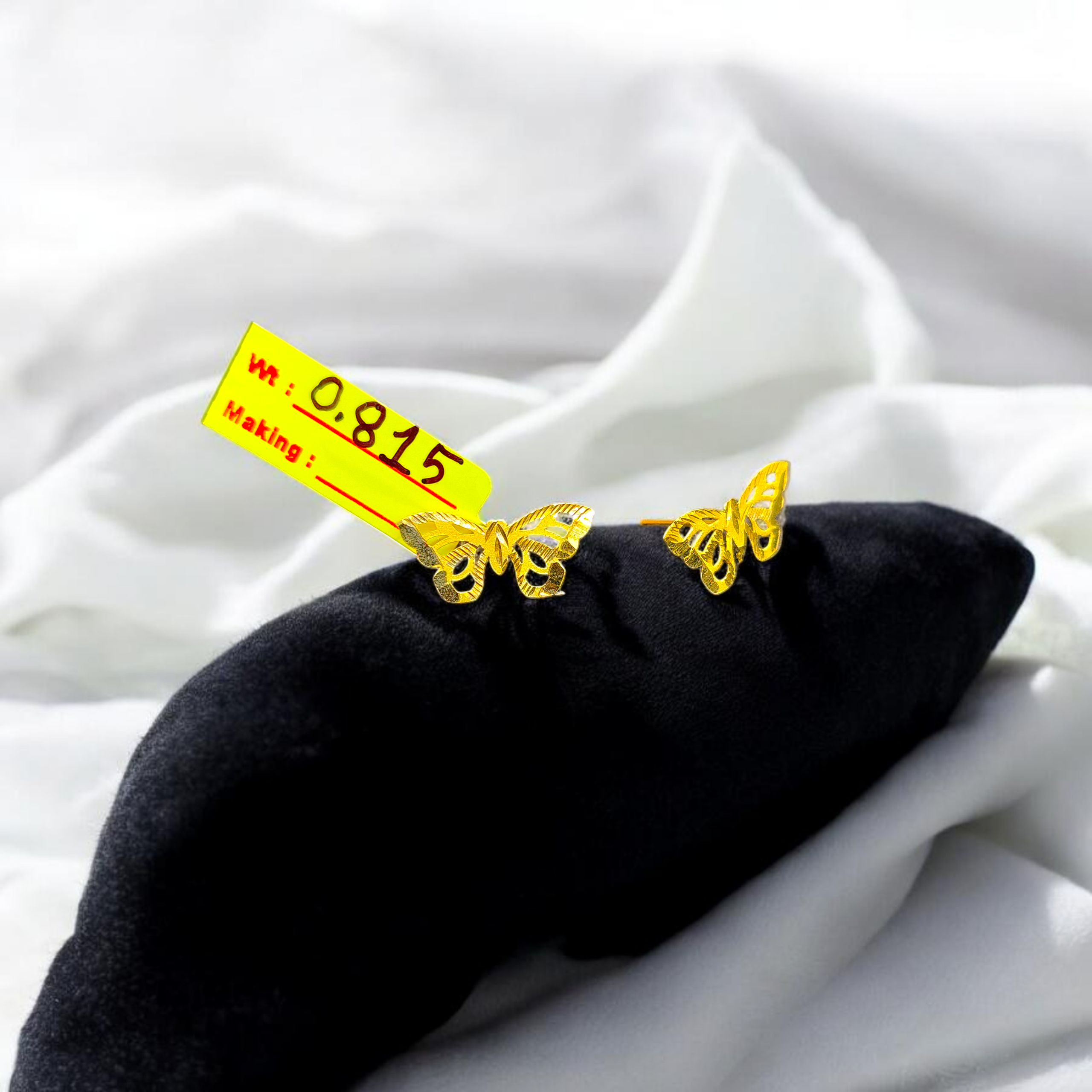 STUD EARRING- BIS CERTIFIED WGT: 0.815 GM APPROX HUID HALLMARK 916 22KT GOLD TOPS 1 PAIR FOR WOMEN.