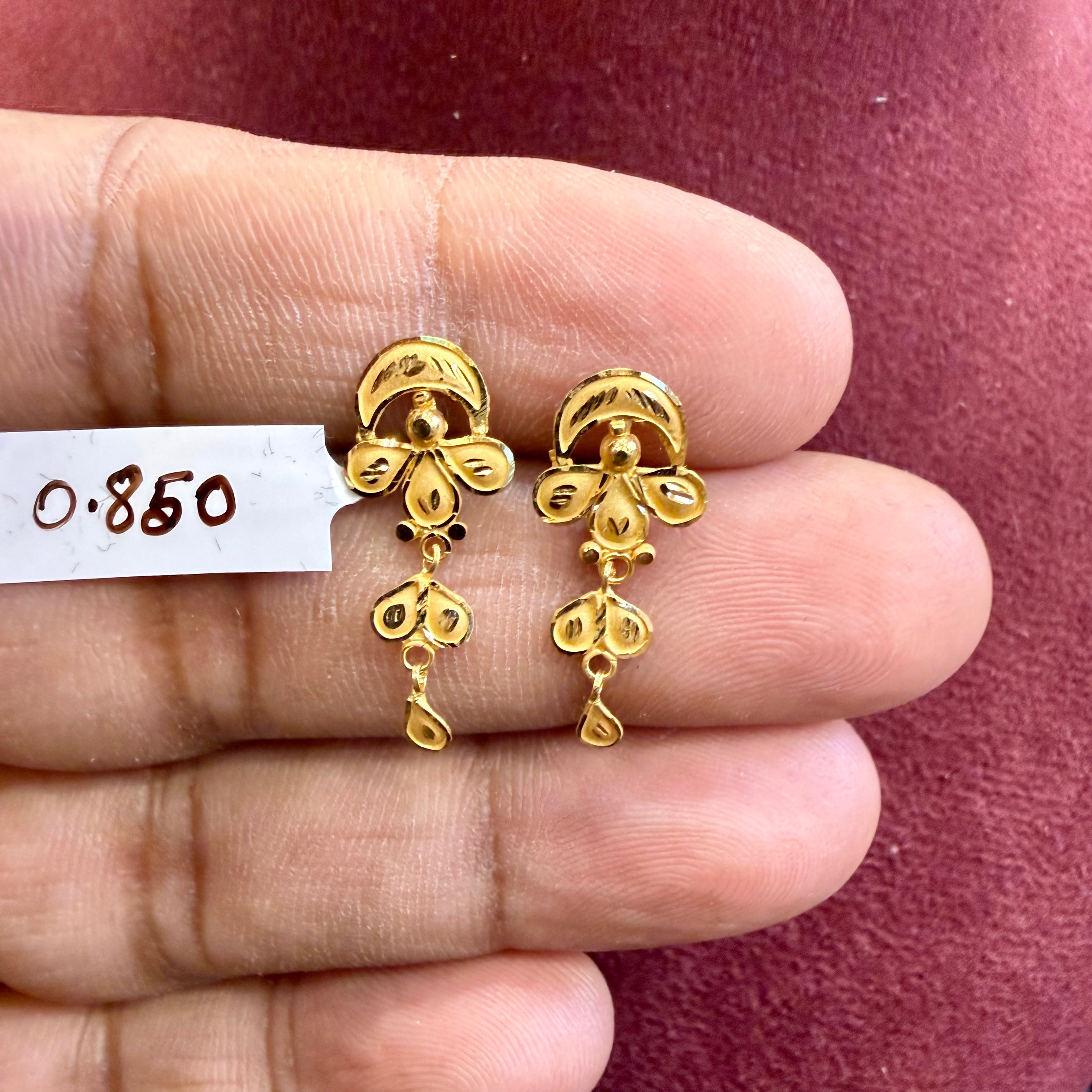 GOLD EARRINGS- WGT: 0.850 GM APPROX BIS CERTIFIED HUID HALLMARK 916 22KT GOLD EARRINGS KANBALA 1 PAIR FOR WOMEN.