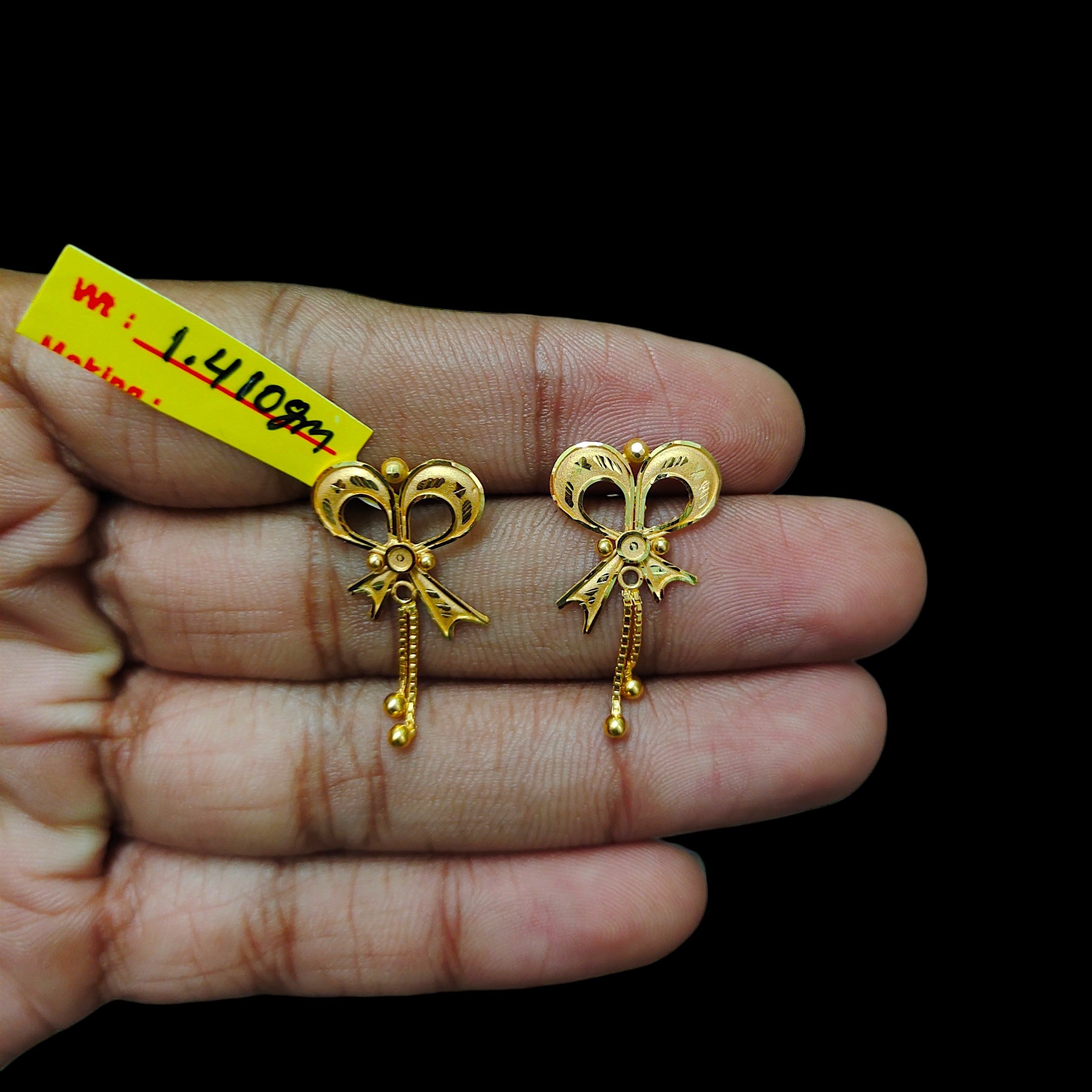 GOLD TOPS- BIS CERTIFIED WGT: 1.410 GM APPROX HUID HALLMARK 916 22KT GOLD TOPS 1 PAIR FOR WOMEN.