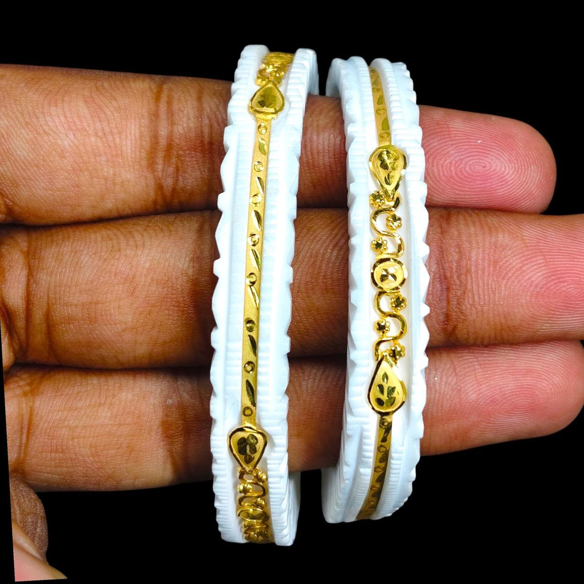 GSB9K- SIZE:24 (WGT: 1.620 GM APPROX) BIS CERTIFIED HUID HALLMARK 375 9KT GOLD SAKHA BADHANO 1 PAIR FOR WOMEN (CHILA PATH DESIGN) NOT FOR REGULAR USE. (MGNK38)-(2SXJSH)