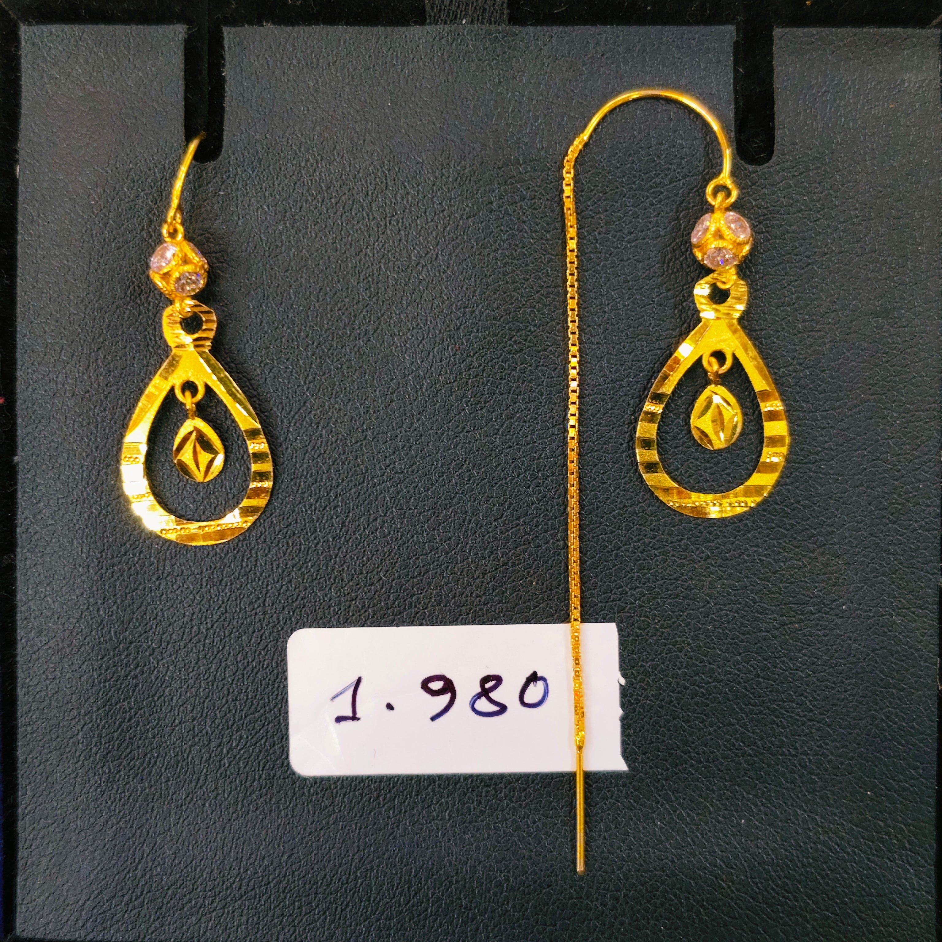 (GSD) RAJLAXMI WGT: 1.980 GM APPROX 18KT HALLMARK GOLD SUI DHAGA EARRINGS 1 PAIR FOR DAILY WEAR.