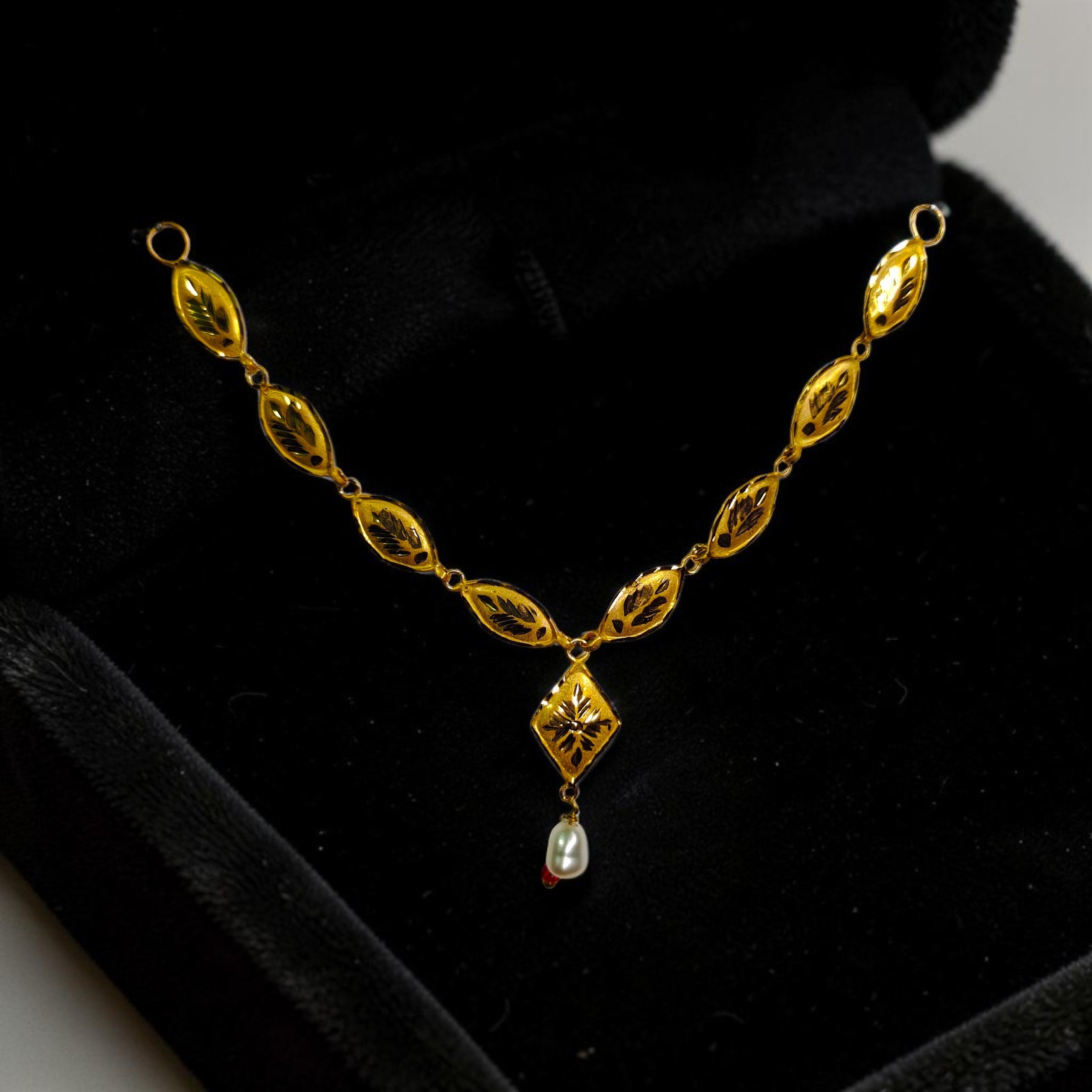 GOLD CHOKER NECKLACE-(WGT: 0.788 GM APPROX) BIS CERTIFIED HUID HALLMARK 9KT GOLD NECKLACE 1 PIECE FOR WOMEN.