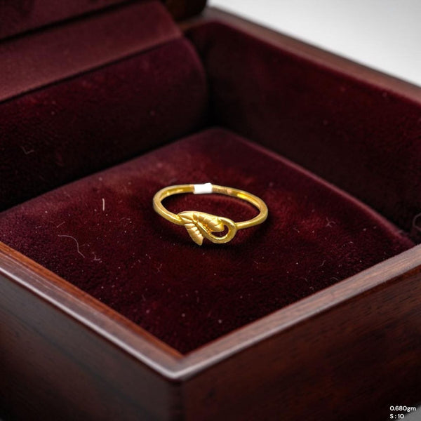 LADIES RING- (SIZE: 10) WGT: 0.680 GM APPROX 14KT HALLMARK GOLD RING FOR WOMEN 1 PIECE.