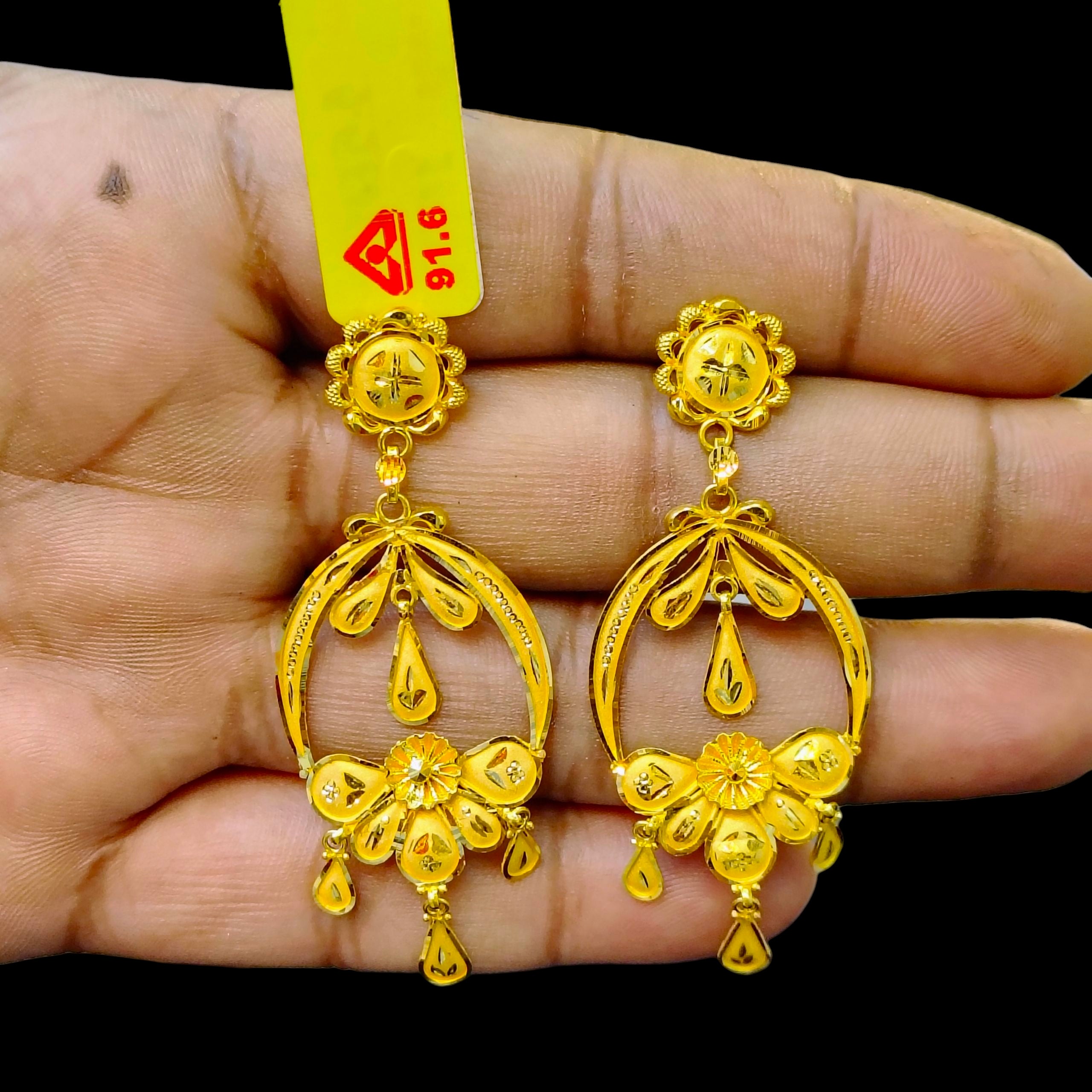 (GER22) BIS CERTIFIED WGT: 5.560 GM APPROX HUID HALLMARK 916 22KT GOLD EARRINGS KANBALA 1 PAIR FOR WOMEN.