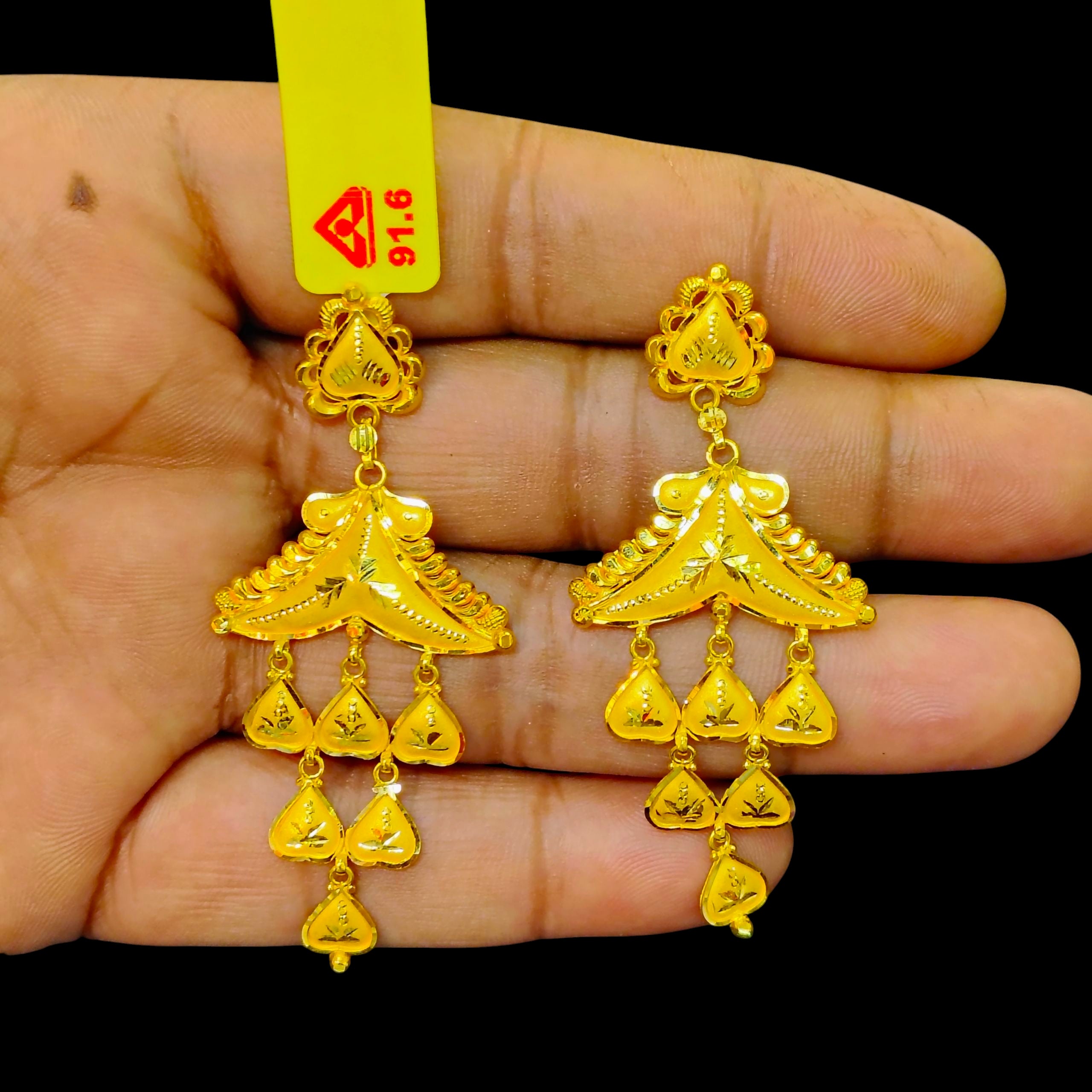 (GER22) BIS CERTIFIED WGT: 5.680 GM APPROX HUID HALLMARK 916 22KT GOLD EARRINGS KANBALA 1 PAIR FOR WOMEN.