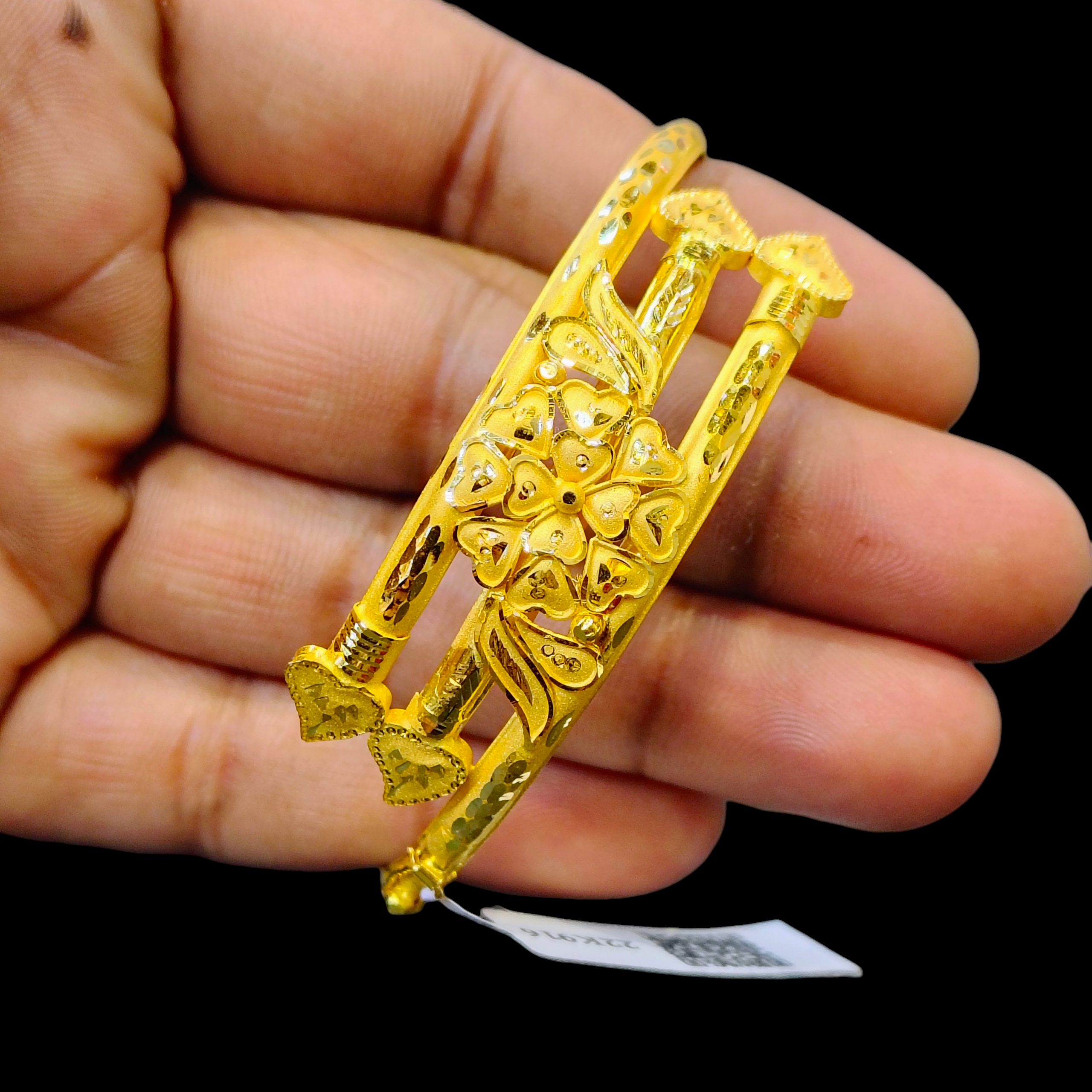 GOLD CHURI NOA- (SIZE: 25) WGT: 6.740 GM APPROX 22KT HUID HALLMARK GOLD NOA BANGLES 1 PIECE.