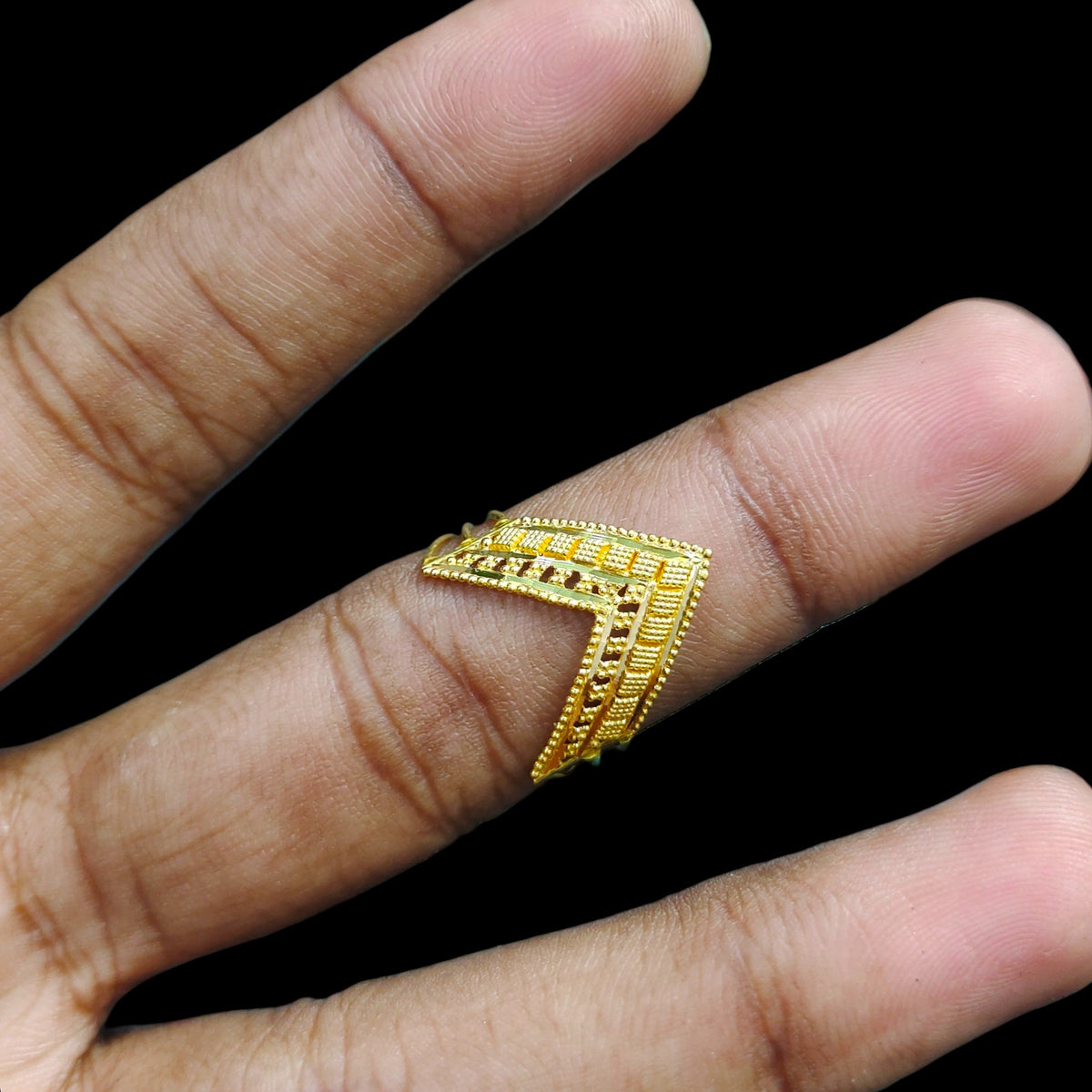 LADIES RING- (SIZE: 15) WGT: 2.150 GM APPROX BIS CERTIFIED HUID HALLMARK 916 22KT GOLD RING FOR WOMEN 1 PIECE.(SIQ1HL)