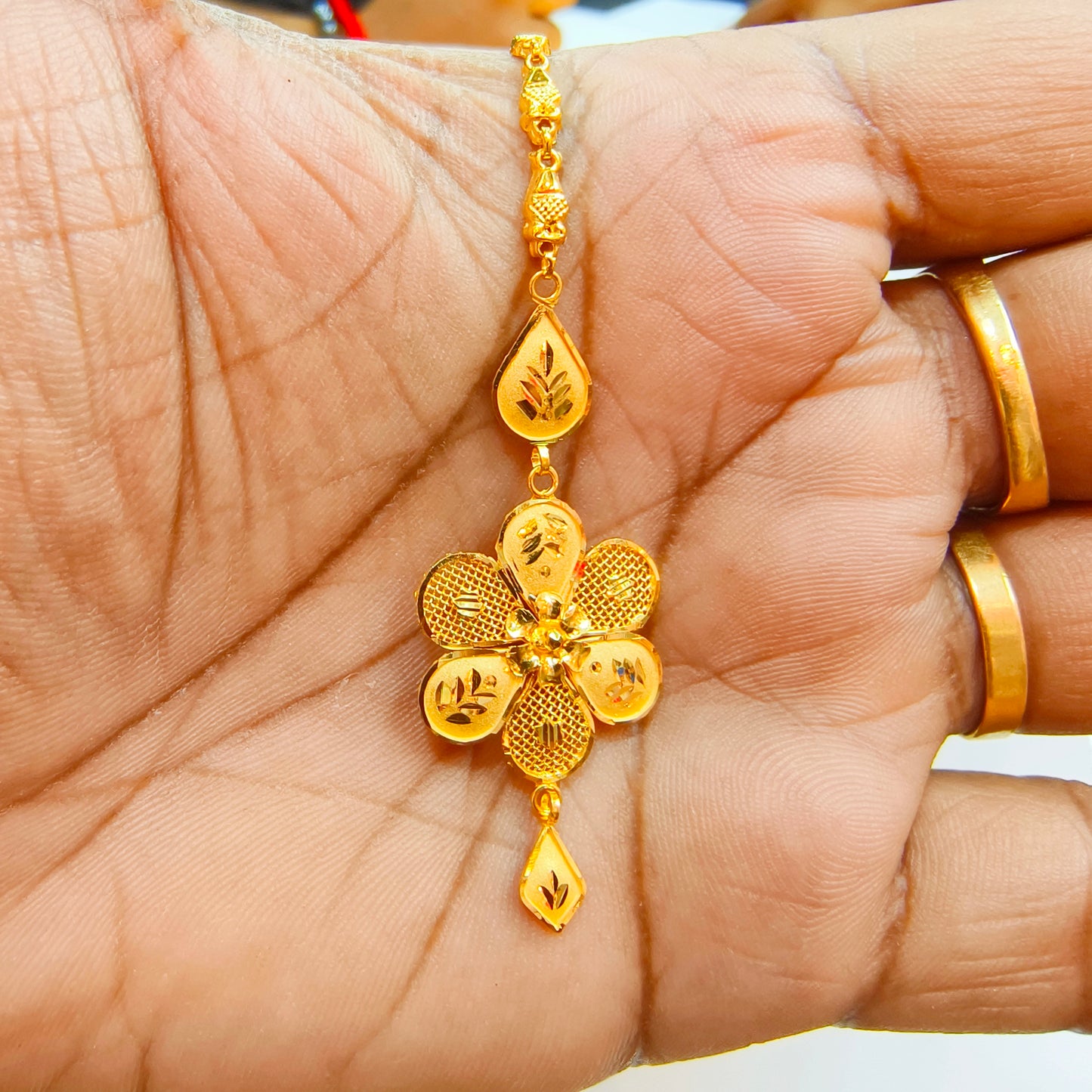 BIS CERTIFIED WGT: 2.470 GM APPROX HUID HALLMARK 916 22KT GOLD TICKLY (MANGTIKA) 1 PIECE FOR MARRIAGE.