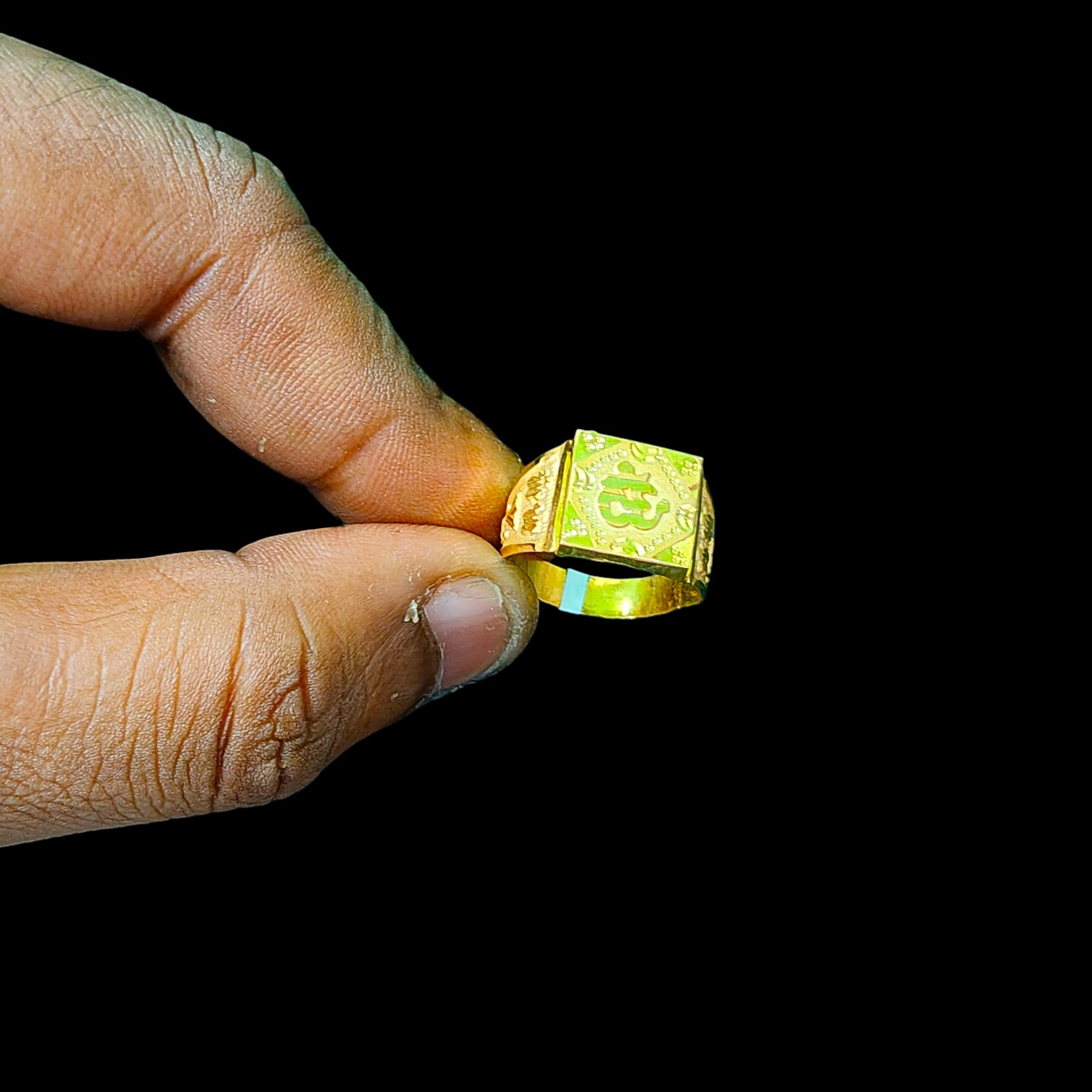 GENTS RING- TRJ (SIZE:15) WGT: 1.170 GM APPROX BIS CERTIFIED HUID HALLMARK 375 9KT GOLD FINGER RING FOR MEN 1 PIECE.