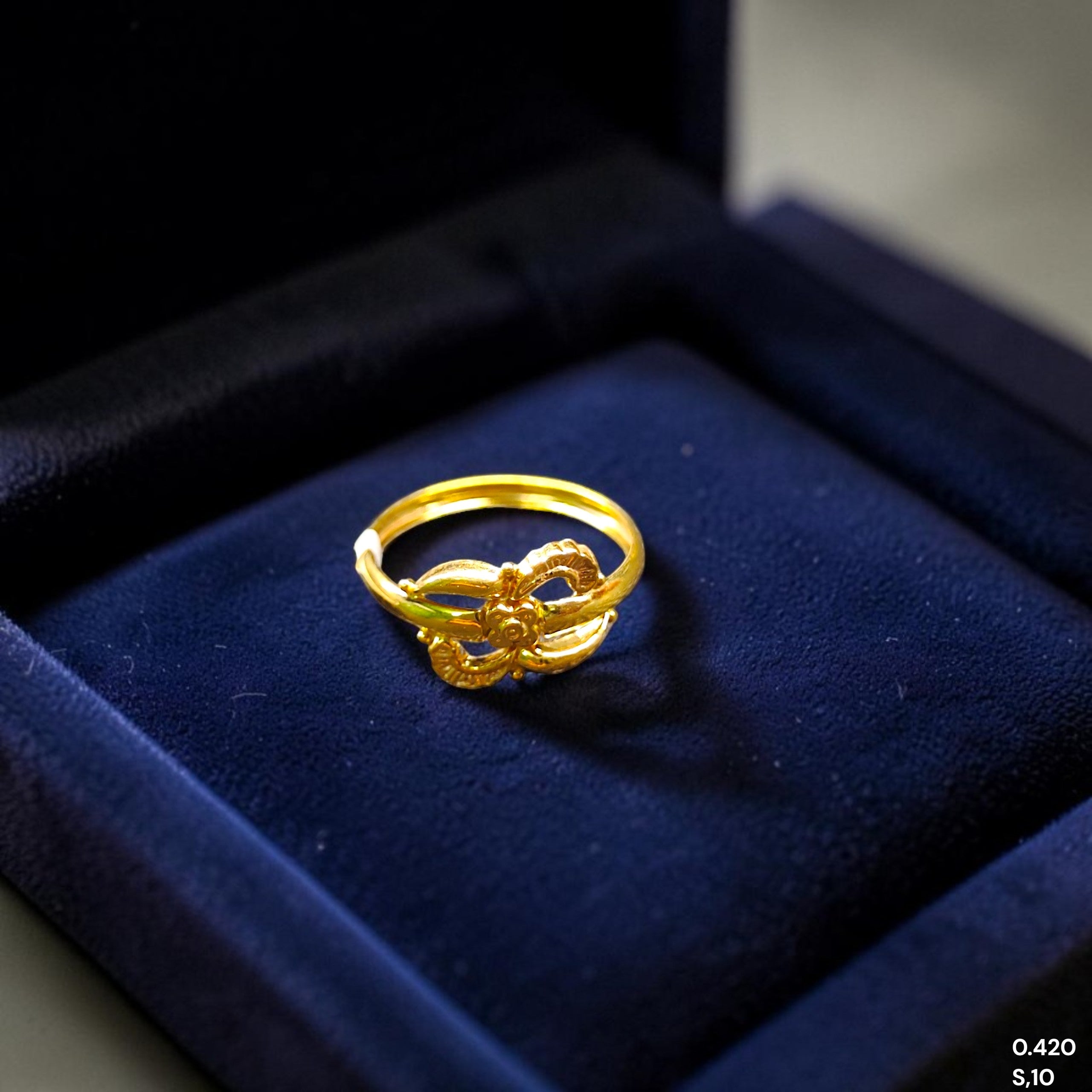 LADIES RING- (SIZE: 10) WGT: 0.420 GM APPROX BIS CERTIFIED HUID HALLMARK 9KT GOLD THUMB RING FOR UNISEX 1 PIECE.