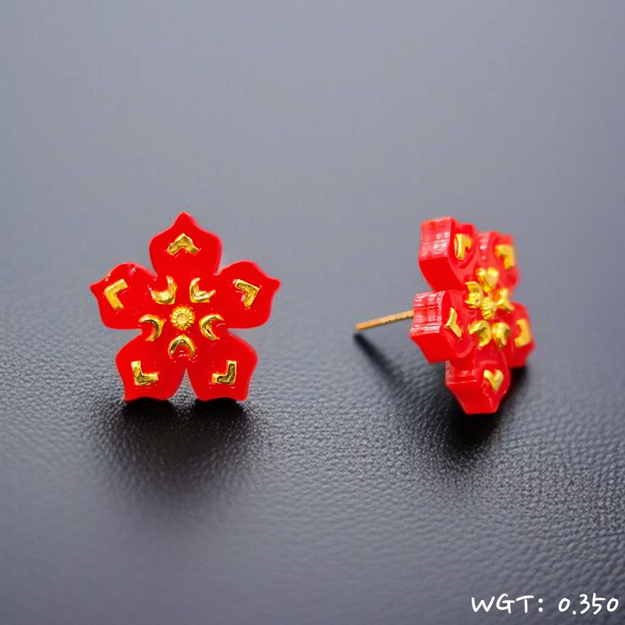 (GPER) TRJ WGT: 0.350 GM APPROX HUID HALLMARK 22KT GOLD POLA TOPS 1 PAIR FOR WOMEN.
