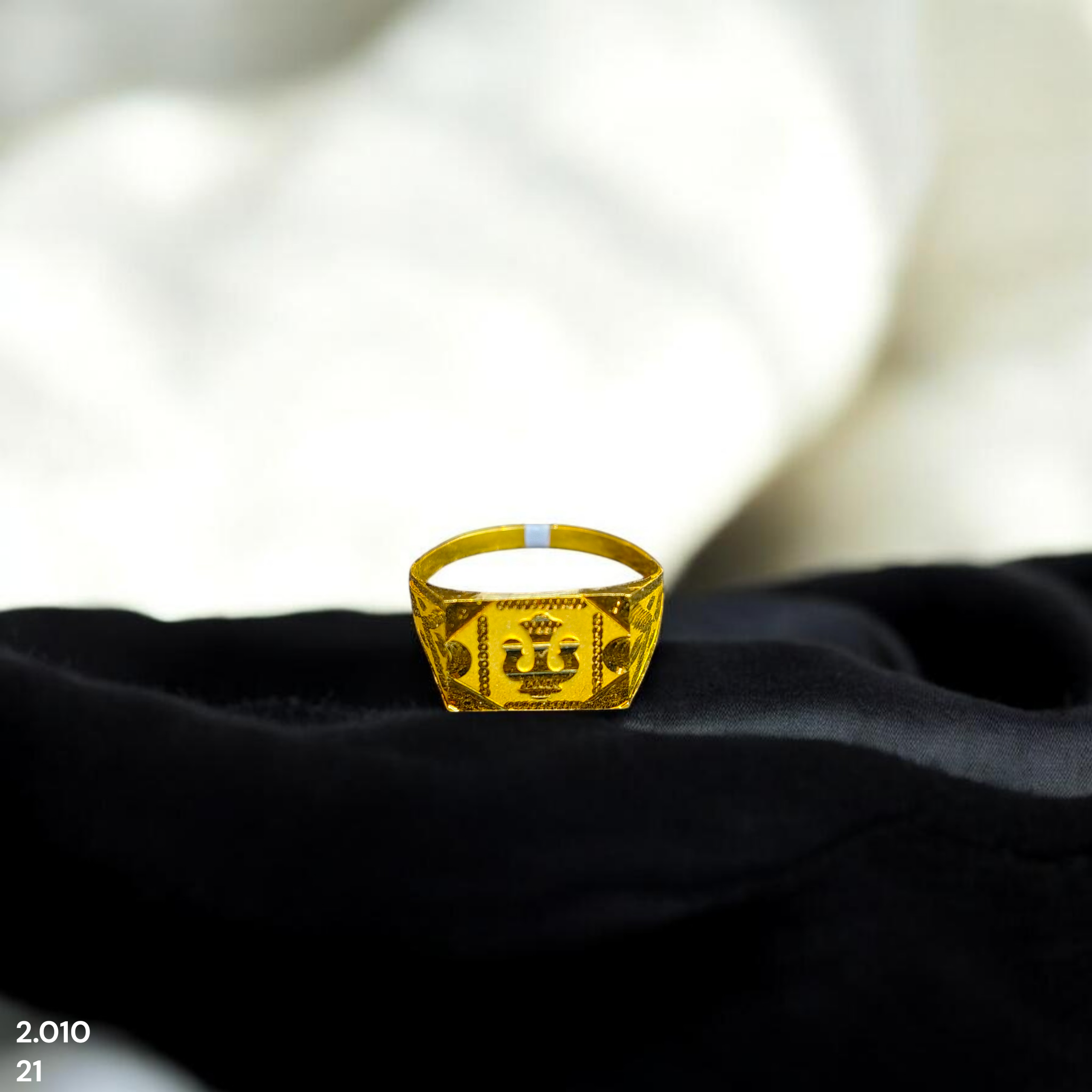 GENTS RING- SIZE:21 (WGT: 2.010 GRAM APPROX) BIS CERTIFIED HUID HALLMARK 916 22KT GOLD GENTS FINGER RING FOR MENS 1 PIECE (REGULAR USE).