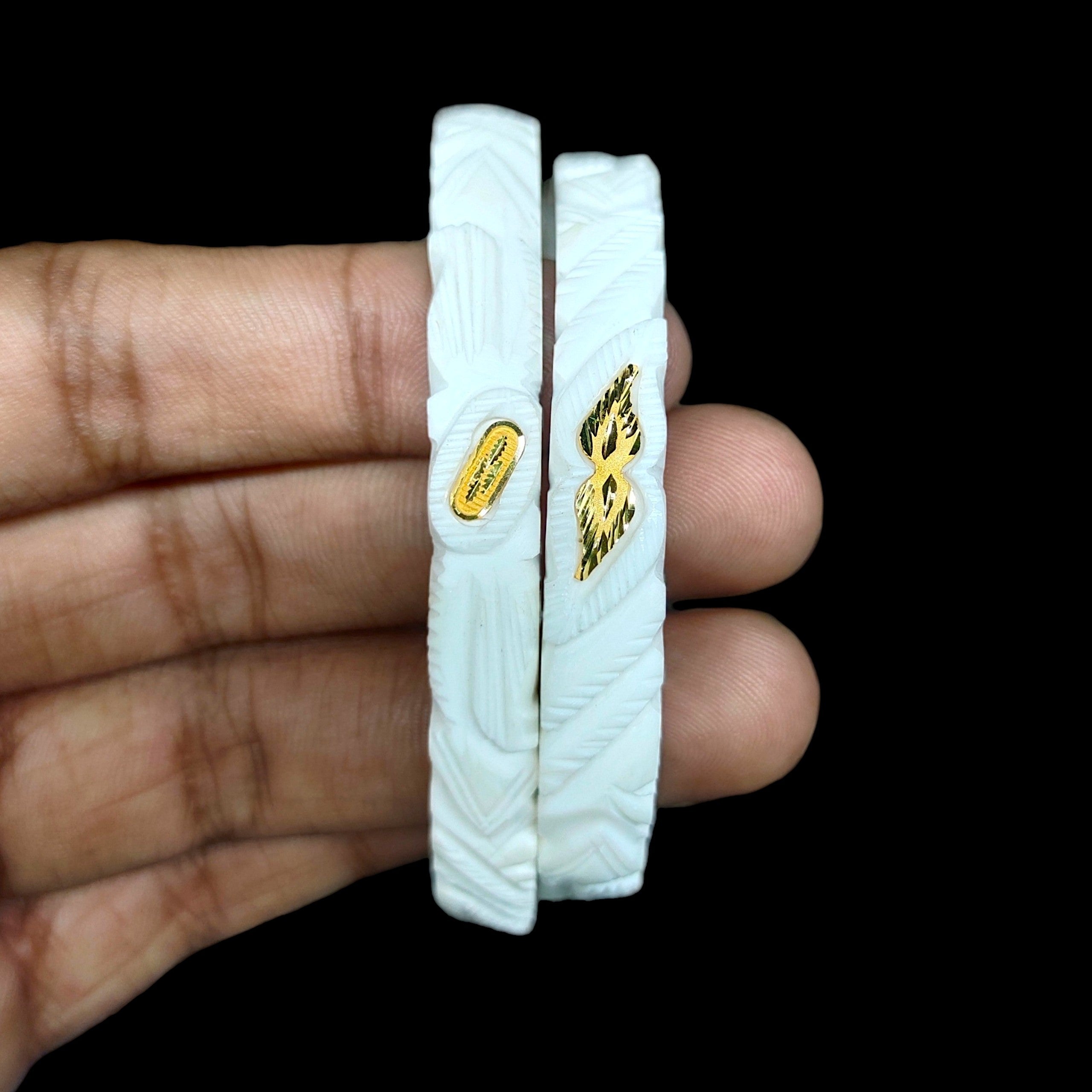 GSB22K- SIZE:27 (WGT: 1.340 GM APPROX) BIS CERTIFIED HUID HALLMARK 22KT GOLD SAKHA BADHANO 1 PAIR FOR WOMEN FOR REGULAR USE.