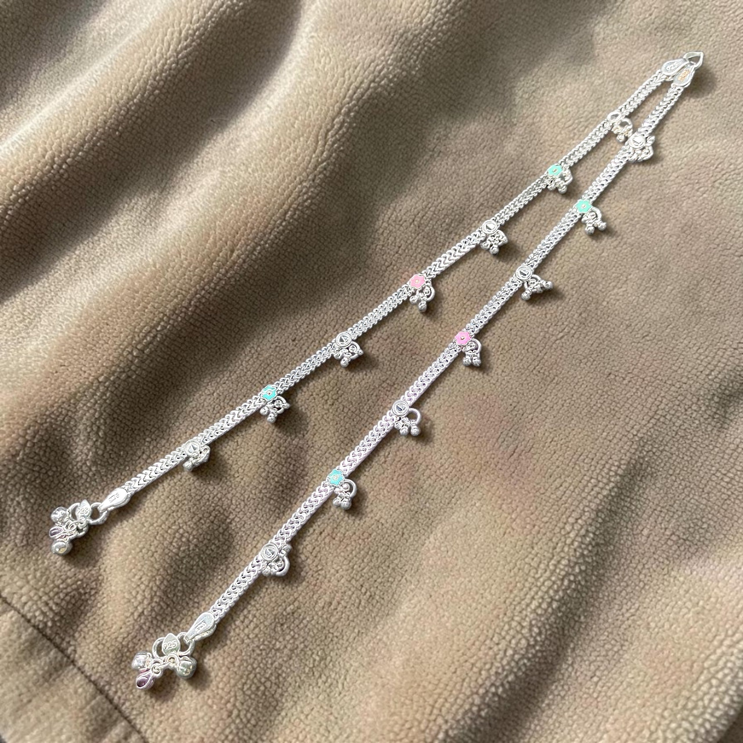 SILVER PAYEL- (WGT: 36.800 GM APPROX) BIS HALLMARK 925 SILVER PAYEL (ANKLET) 1 PAIR LENGTH: 10 INCH FOR WOMEN.