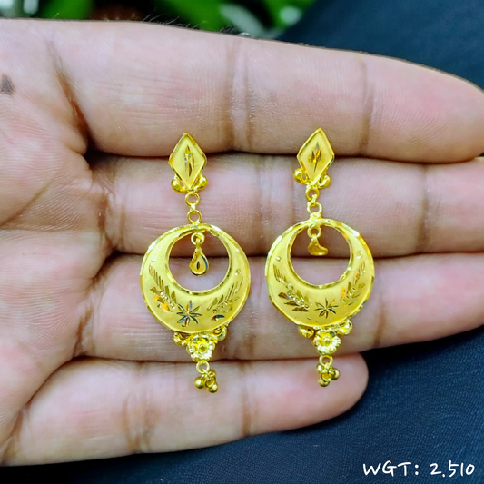 TRJ WGT: 2.510 GM APPROX HUID HALLMARK 22KT GOLD EARRINGS KANBALA 1 PAIR FOR WOMEN.