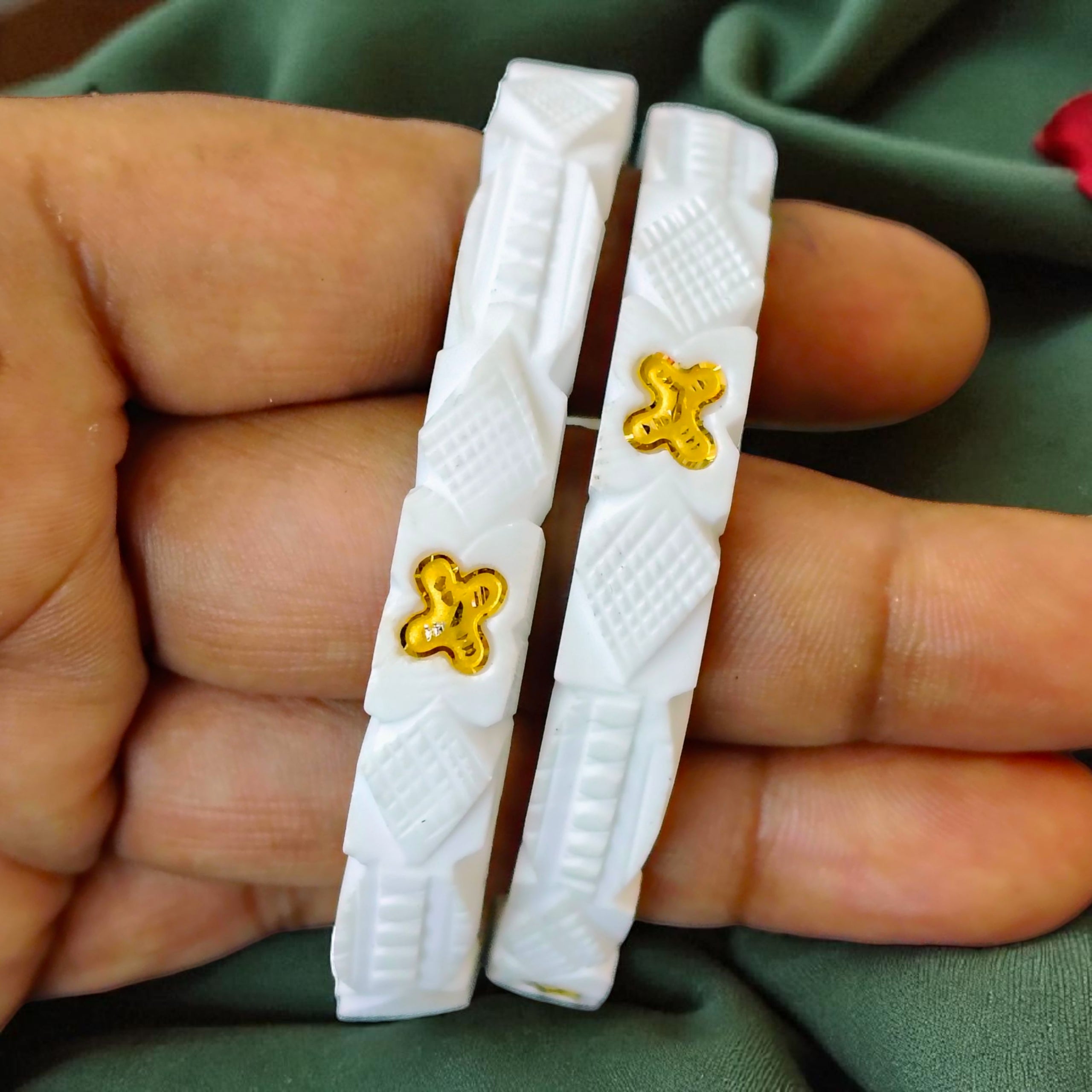 (GSB22) TRJ (SIZE: 24) WGT: 1.270 GM APPROX HUID HALLMARK 22KT GOLD SAKHA BADHANO BANGLES 1 PAIR DESIGN FOR REGULAR USE.