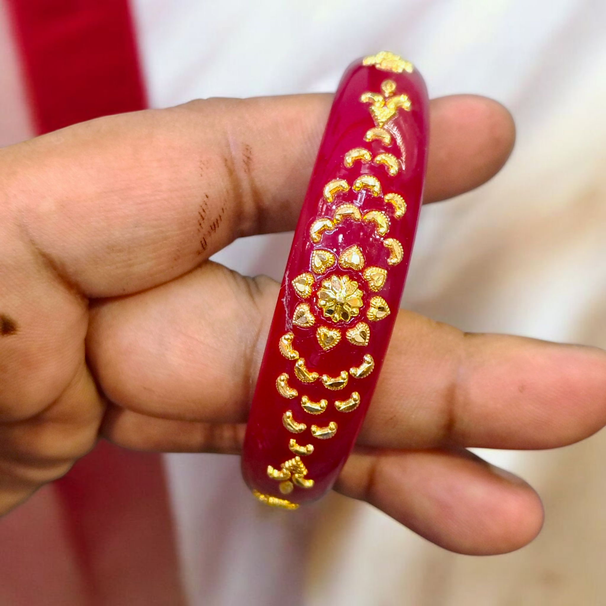 (GBP50) RAJLAXMI (MTO) CARROL DESIGN RED COLOUR (50 TONCH) KDM GOLD BRACELET POLA 1 PIECE FOR MARRIED WOMEN (REGULAR USE) APPROX WGT: 0.400 GM SOLD ON MRP BY MAHALAXMI.