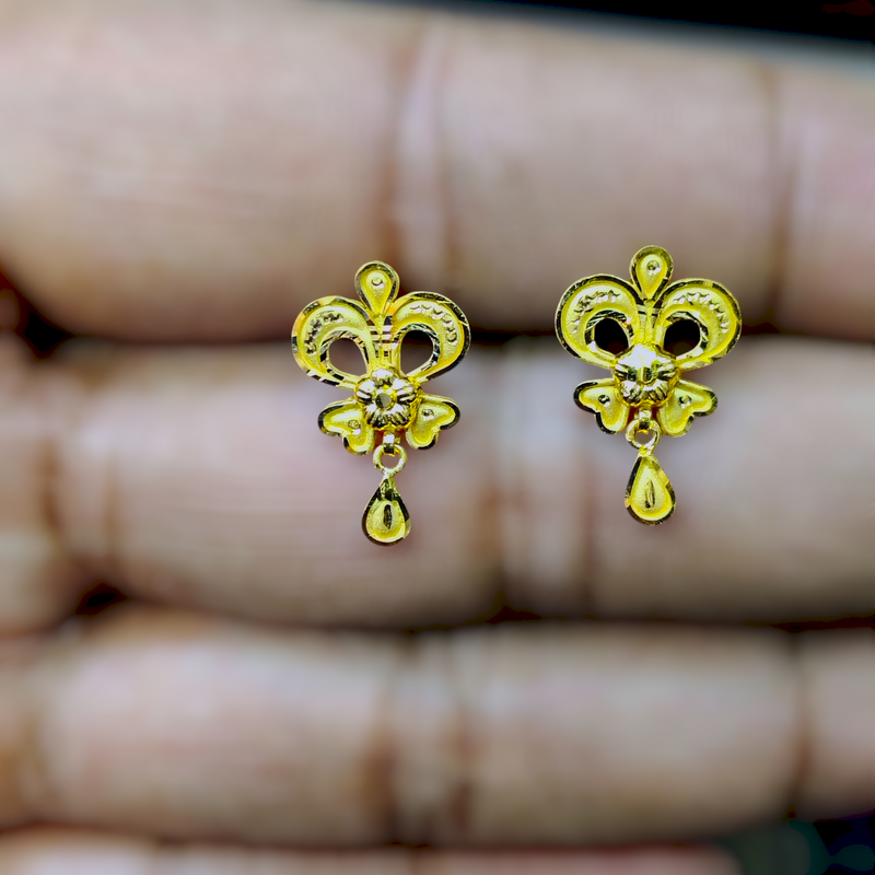 RAJLAXMI WGT: 1.020 GM APPROX HUID HALLMARK 916 22KT GOLD EAR TOPS STUD 1 PAIR FOR REGULAR USE.