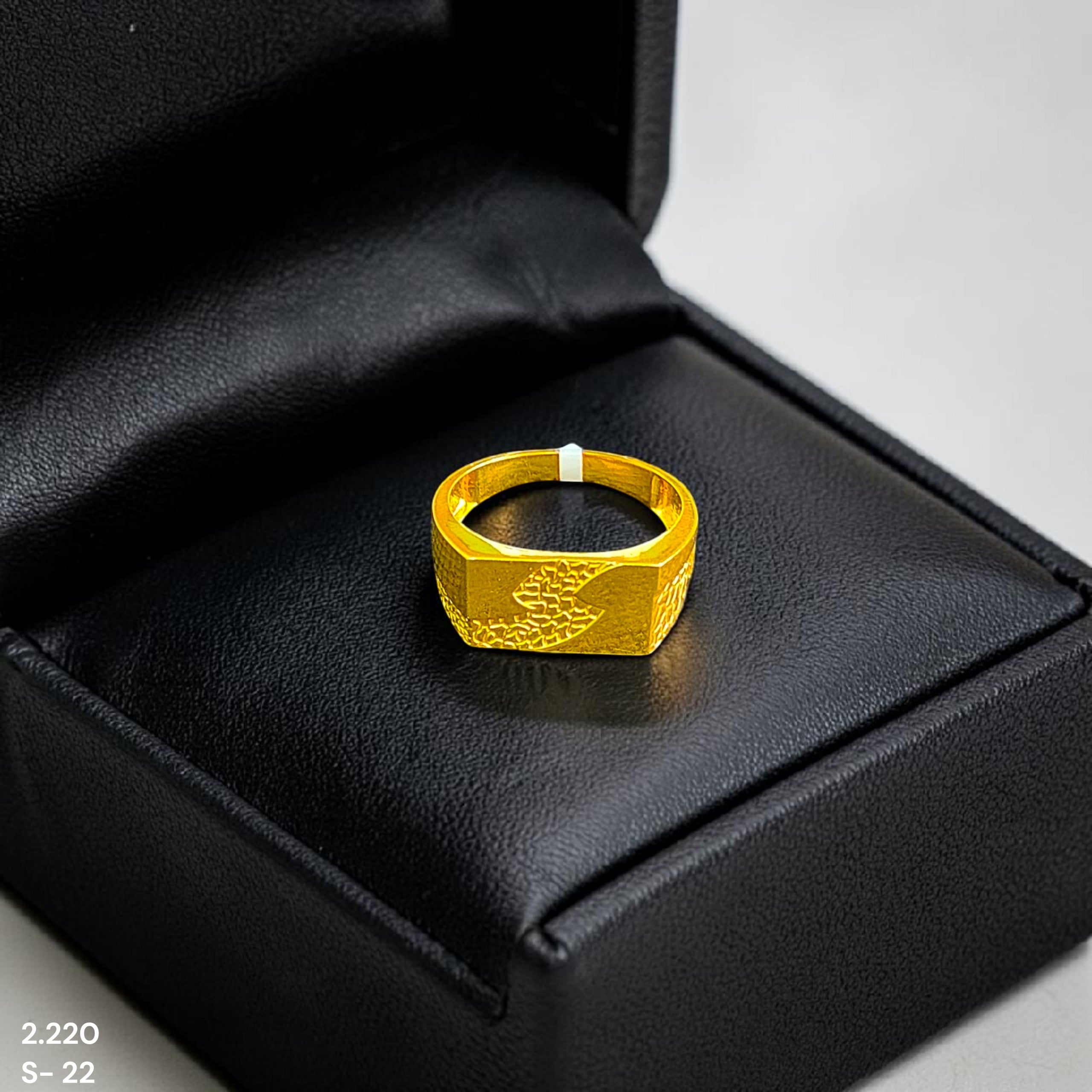 GENTS RING- TRJ (SIZE:22) WGT: 2.220 GM APPROX BIS CERTIFIED HUID HALLMARK 375 9KT GOLD FINGER RING FOR MEN 1 PIECE.