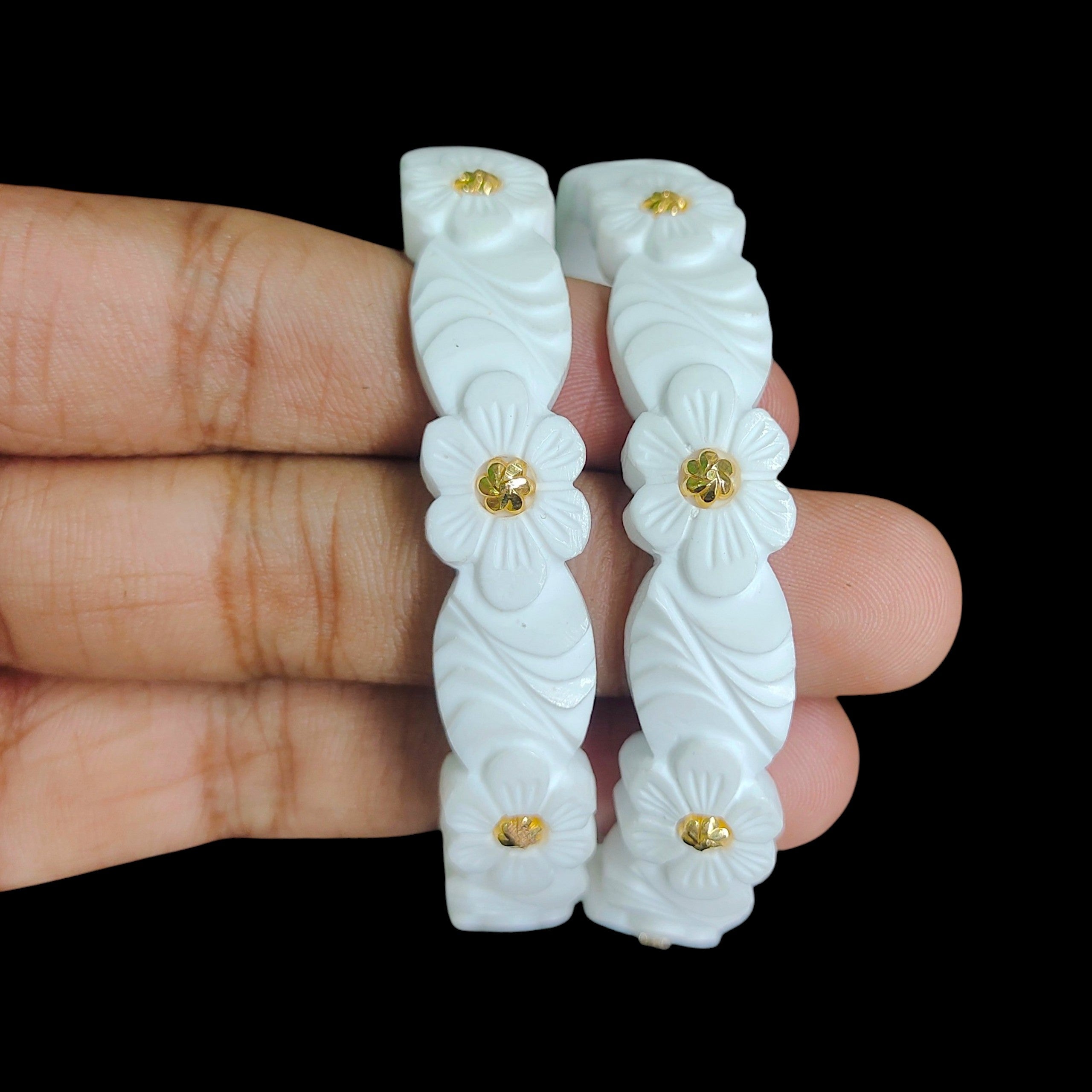 GSB22K- SIZE:26 (WGT: 1.740 GM APPROX) BIS CERTIFIED HUID HALLMARK 22KT GOLD SAKHA BADHANO 1 PAIR FOR WOMEN FOR REGULAR USE.