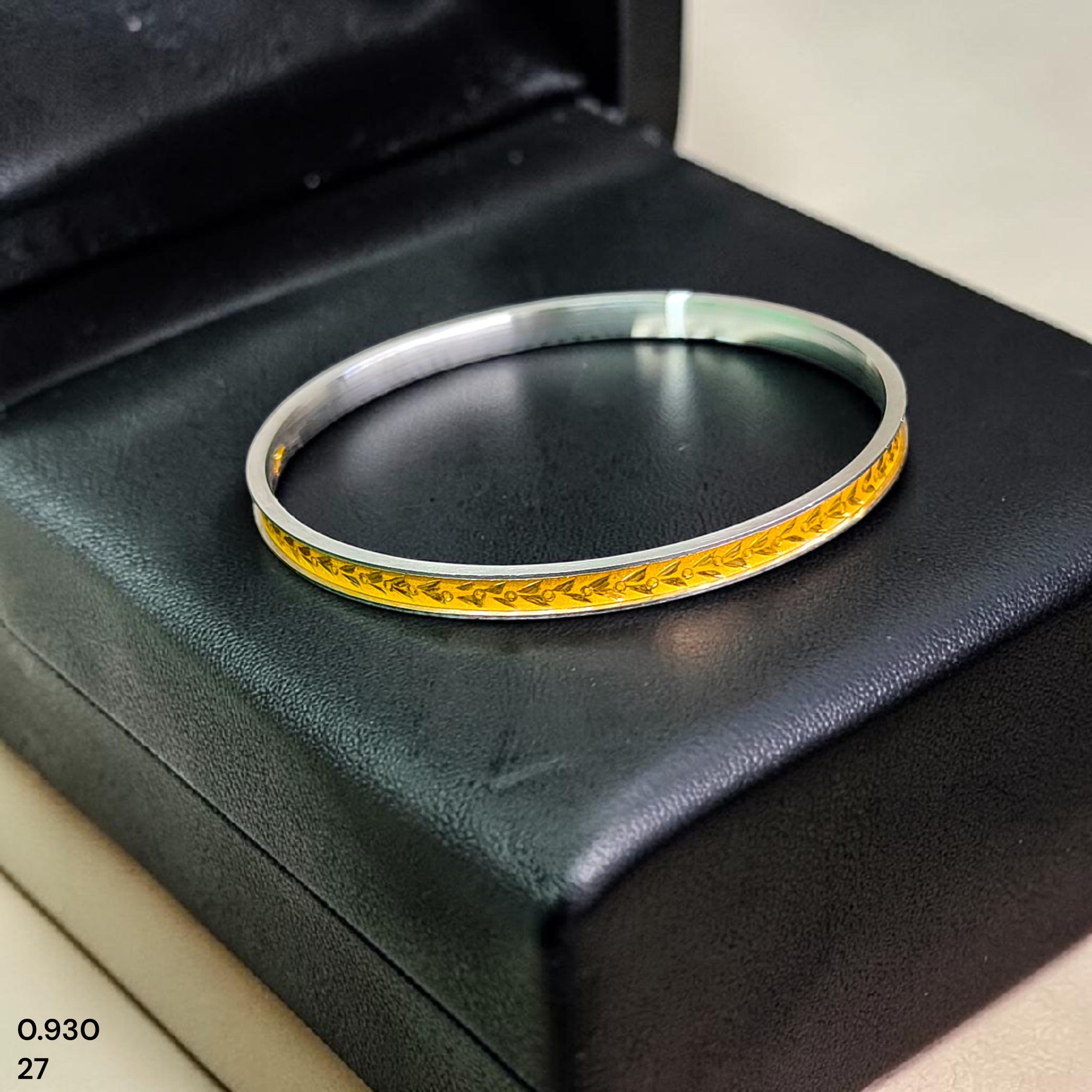 GOLD CHURI NOA- (SIZE: 27) WGT: 0.930 GM APPROX 22KT HUID HALLMARK GOLD NOA BANGLES 1 PIECE.