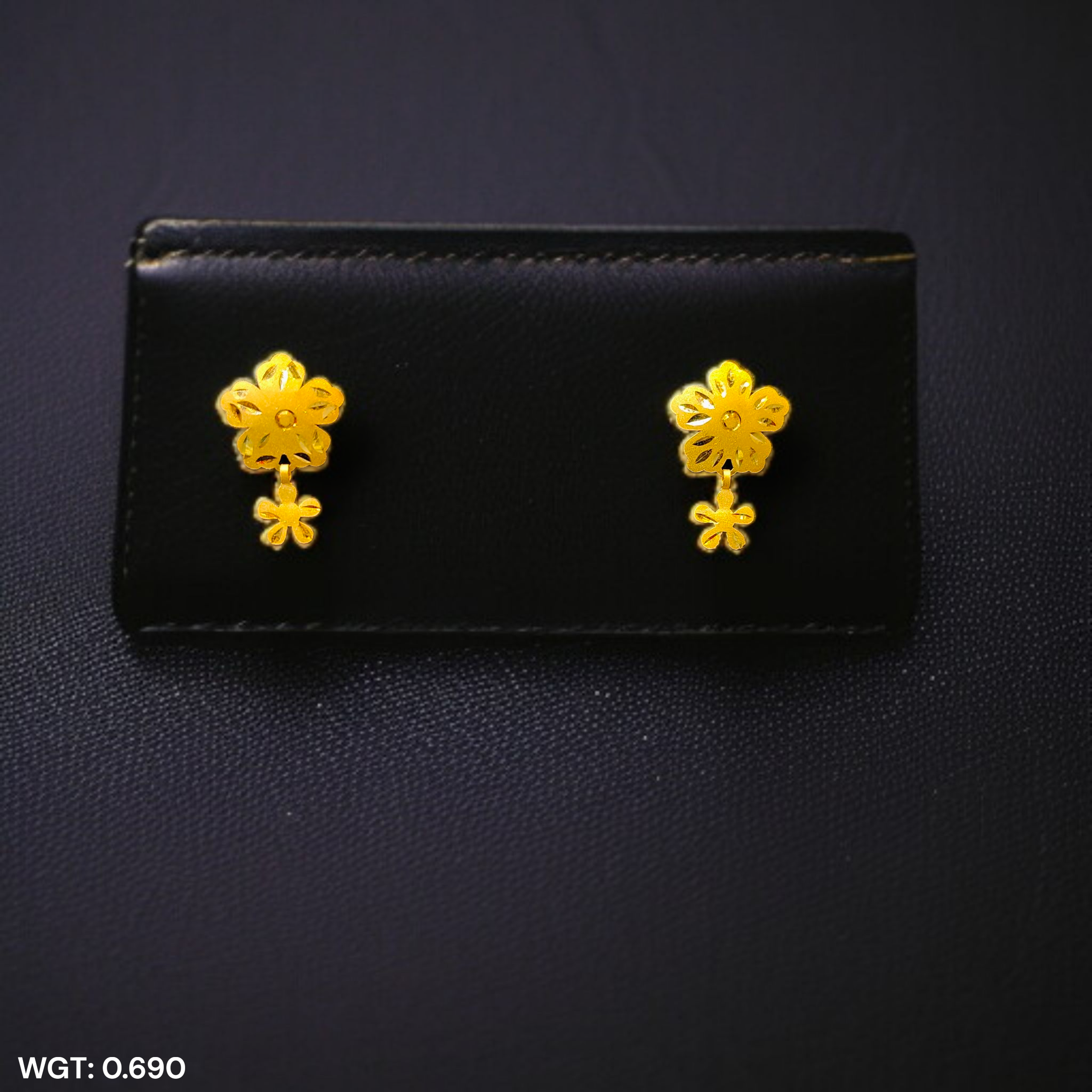 (GSE22) BIS CERTIFIED WGT: 0.690 GM APPROX HUID HALLMARK 916 22KT GOLD TOPS 1 PAIR FOR WOMEN.