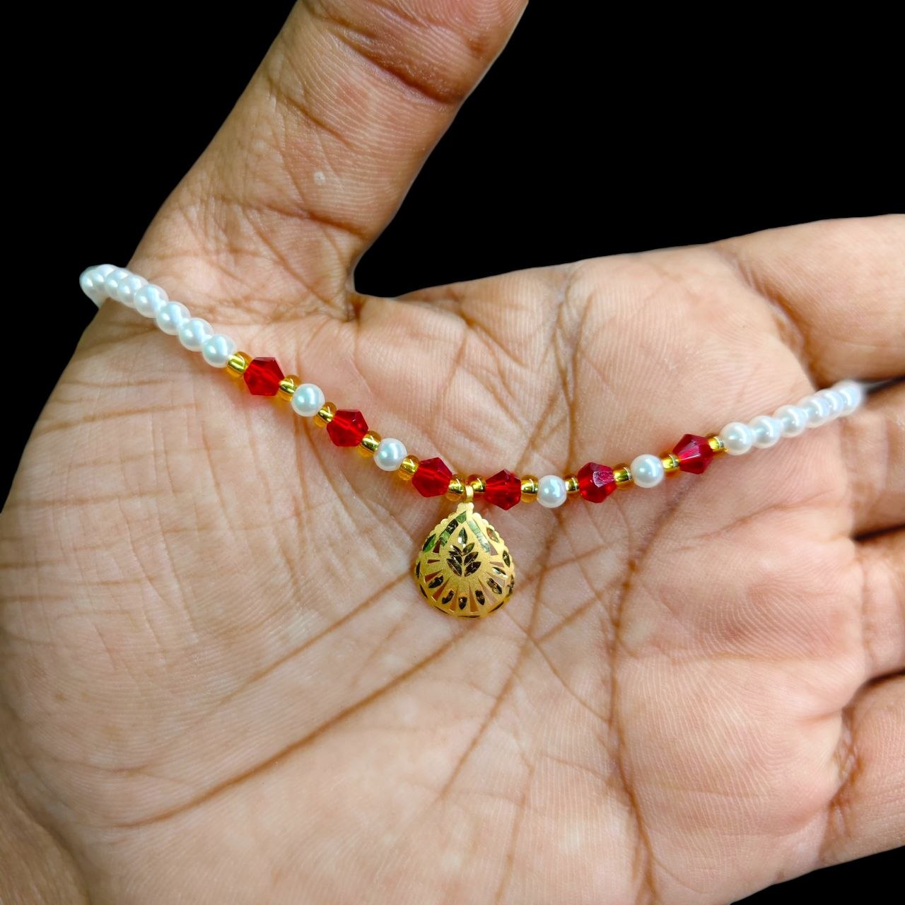 GOLD LOCKET- WGT: 0.240 GM APPROX BIS CERTIFIED HUID HALLMARK 22KT GOLD MOTI LOCKET 1 PIECE FOR WOMEN (WITH PUTI CHAIN).