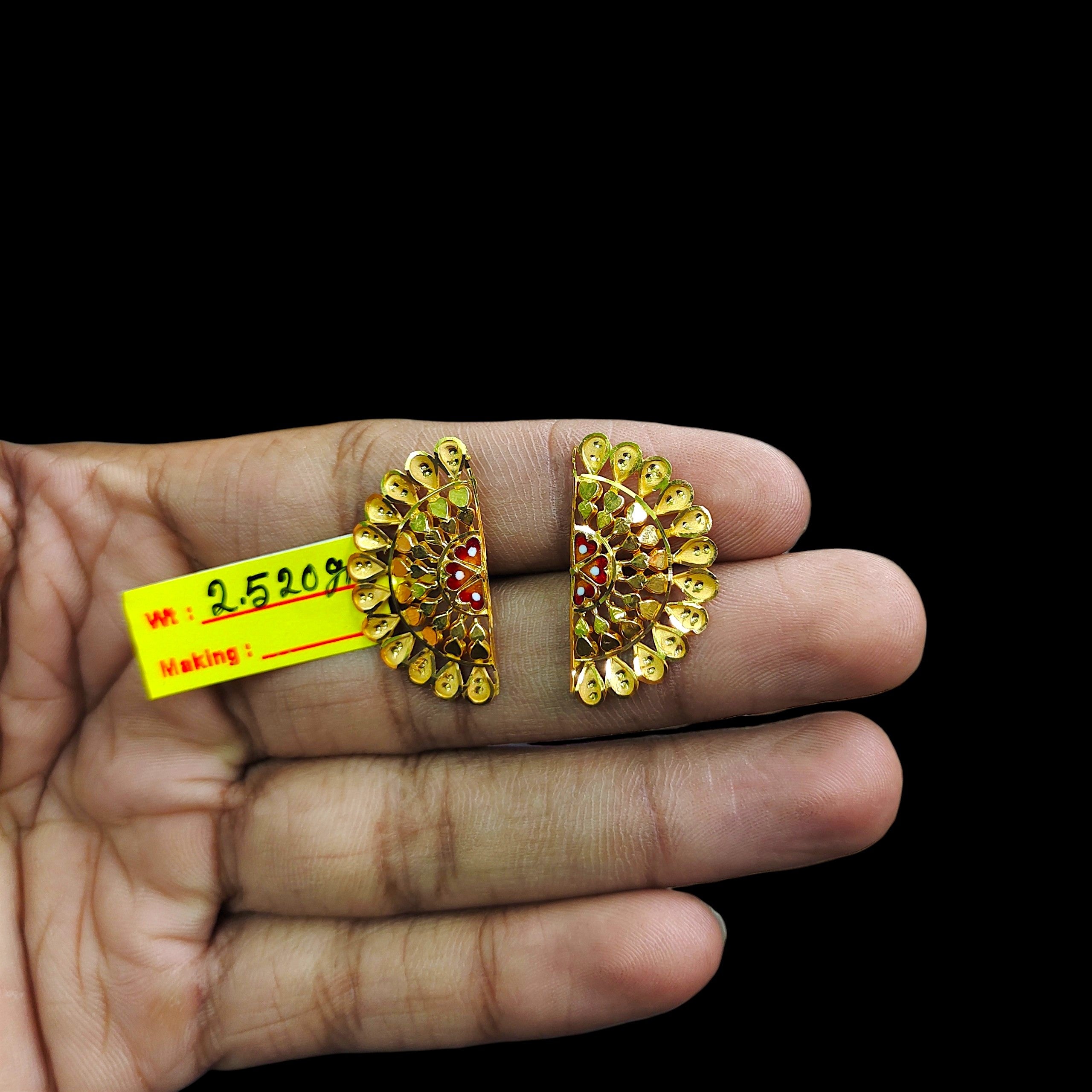 GOLD TOPS- BIS CERTIFIED WGT: 2.520 GM APPROX HUID HALLMARK 916 22KT GOLD TOPS 1 PAIR FOR WOMEN.