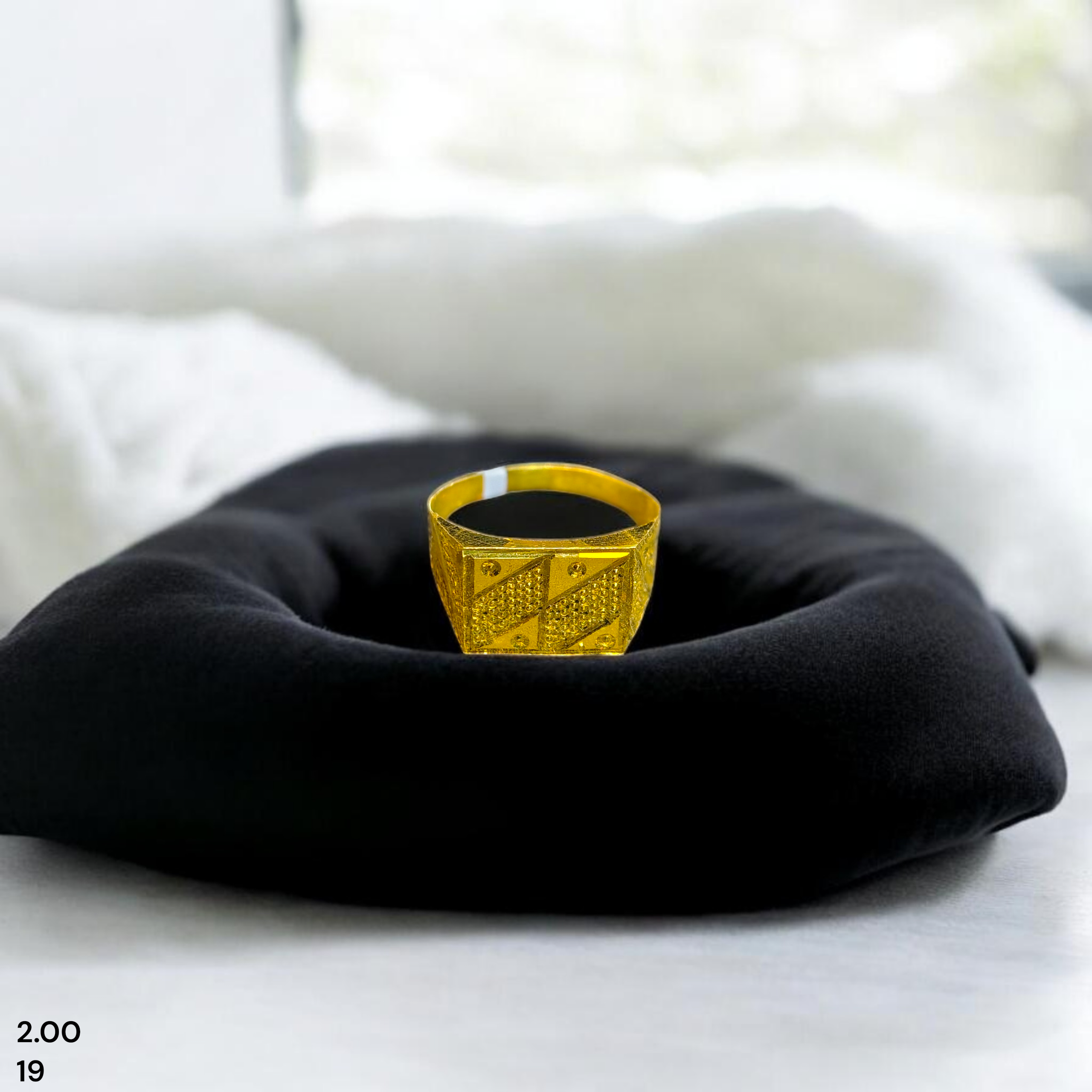 GENTS RING- SIZE:19 (WGT: 2.00 GRAM APPROX) BIS CERTIFIED HUID HALLMARK 916 22KT GOLD GENTS FINGER RING FOR MENS 1 PIECE (REGULAR USE).