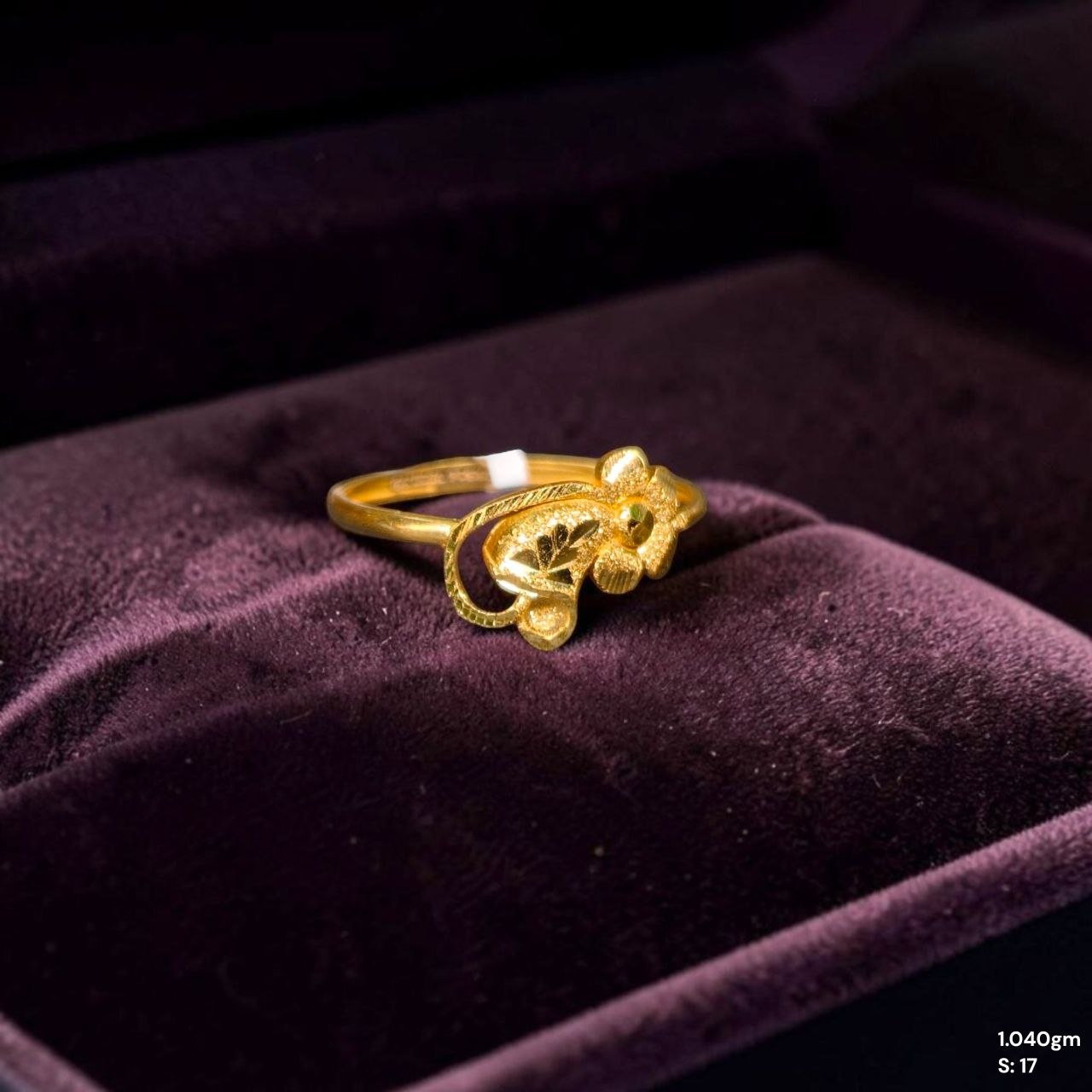LADIES RING- (SIZE: 17) WGT: 1.040 GM APPROX BIS CERTIFIED HUID HALLMARK 916 22KT GOLD RING FOR WOMEN 1 PIECE.