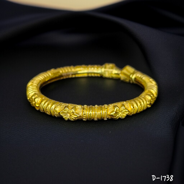 TRJ (SIZE: 26) HALLMARK 22KT GOLD COVERING BALA 1 PIECE APPROX WGT: 3.070 GM WITH XRF BARCODE PURITY CARD FOR WOMEN - (BILL & CARD MANDATORY- FOR EXCHANGE LIFETIME IN STORE ONLY).