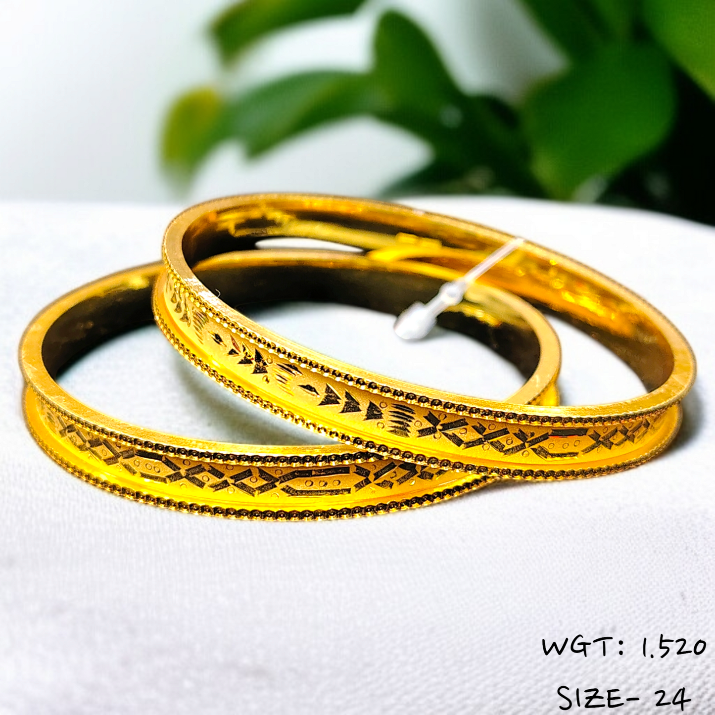 TRJ WGT: 1.520 GM APPROX (SIZE-24) 22KT HUID HALLMARK GOLD CHILA SOCKET CHURI 1 PAIR.