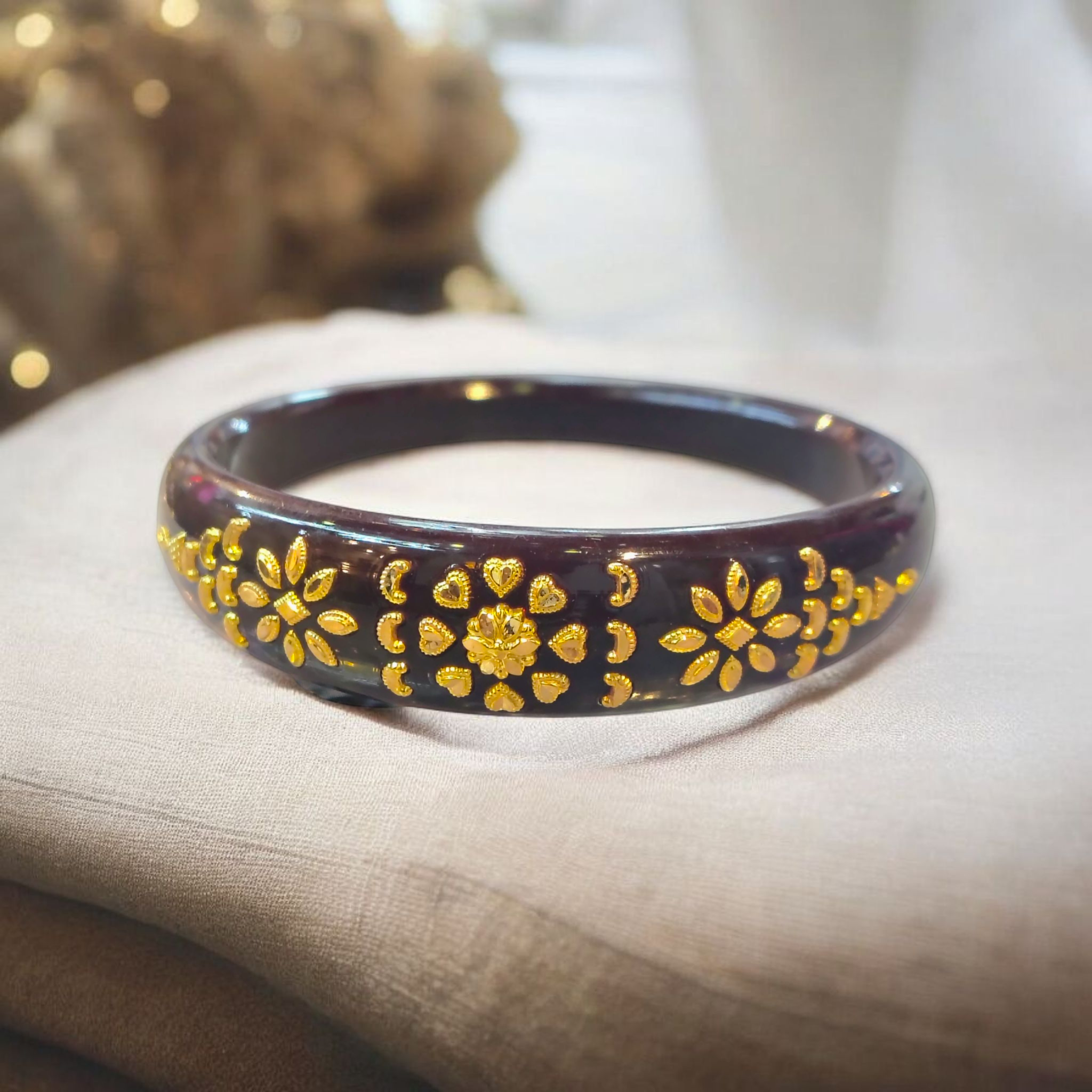 (GBP50) RAJLAXMI BOMBER DESIGN COFFEE COLOUR (50 TONCH) KDM GOLD BRACELET POLA 1 PIECE FOR MARRIED WOMEN (REGULAR USE) APPROX WGT: 0.400 GM SOLD BY (MLGJ).