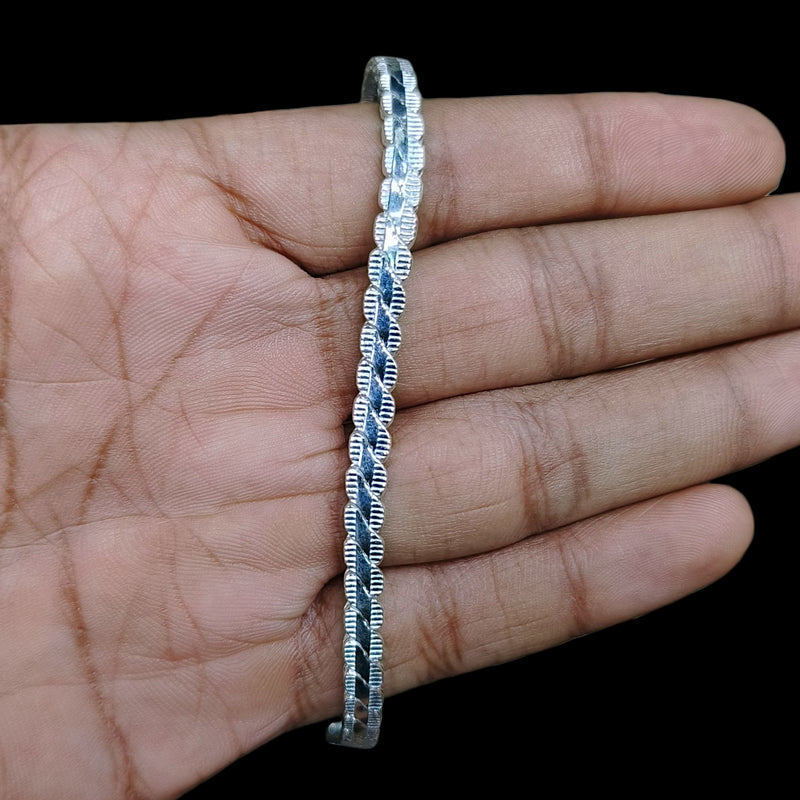 SILVER WRISTLET- (A06) (WGT:15.400 GM APPROX) 625 SILVER WRISTLET FOR MEN 8