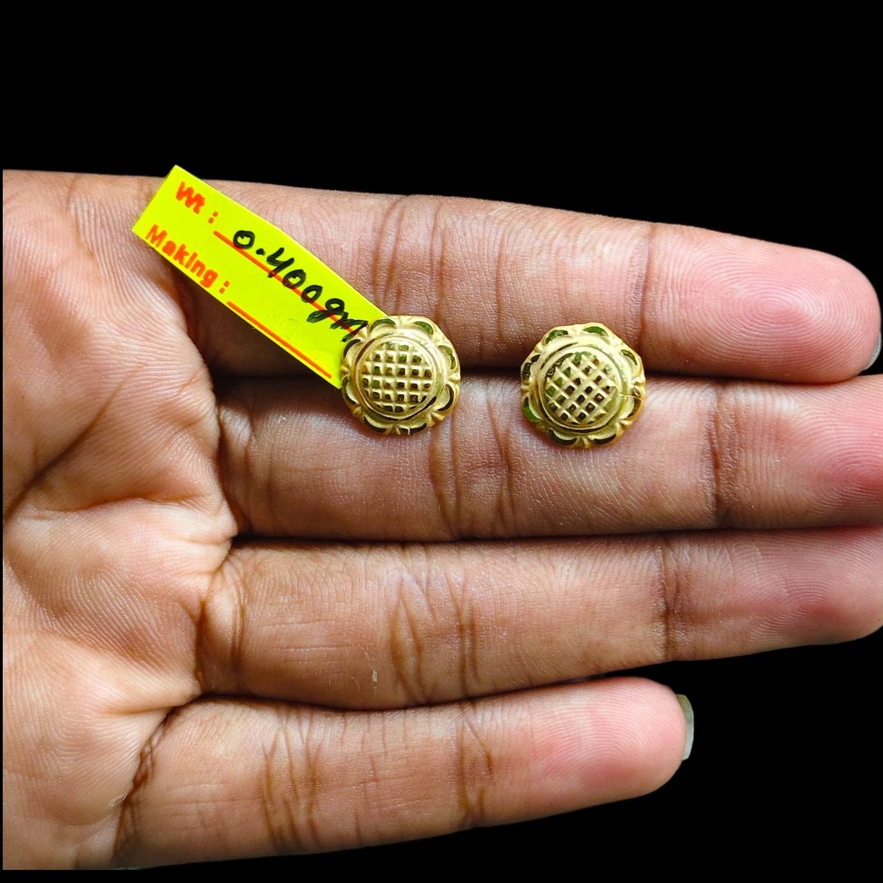 GOLD TOPS- BIS CERTIFIED (WGT: 0.400 GM APPROX) HUID HALLMARK 375 9KT GOLD TOPS 1 PAIR BEST FOR MARRIAGE GIFT.