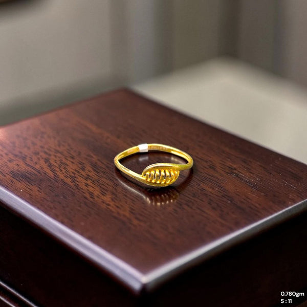 LADIES RING- (SIZE: 11) WGT: 0.780 GM APPROX 14KT HALLMARK GOLD RING FOR WOMEN 1 PIECE.