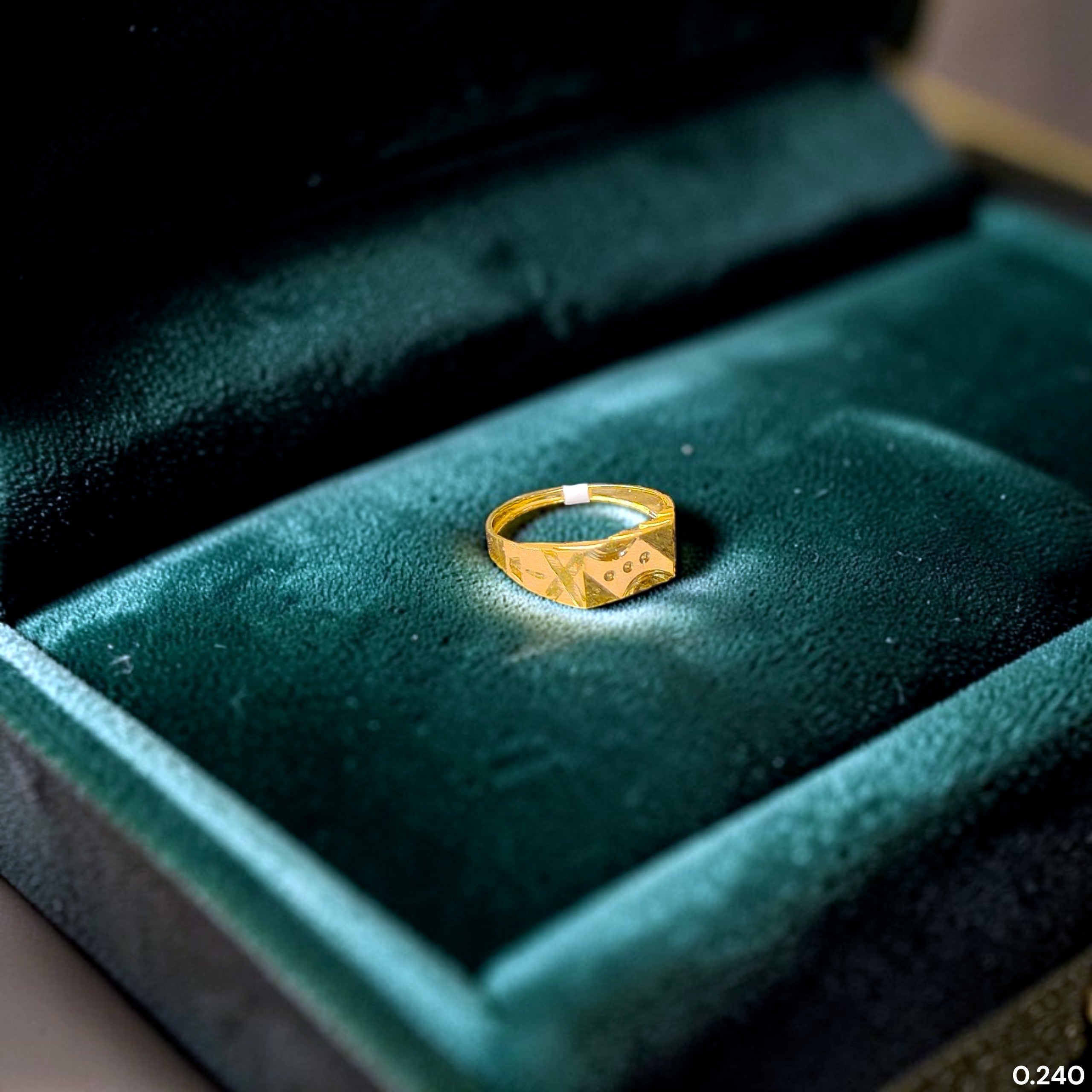 BABY JEWELLERY- TRJ WGT: 0.240 GM APPROX 375 9KT HUID HALLMARK GOLD BABY FINGER RING 1 PIECE FOR RICE CEREMONY & BIRTHDAY.(ERGXVU)