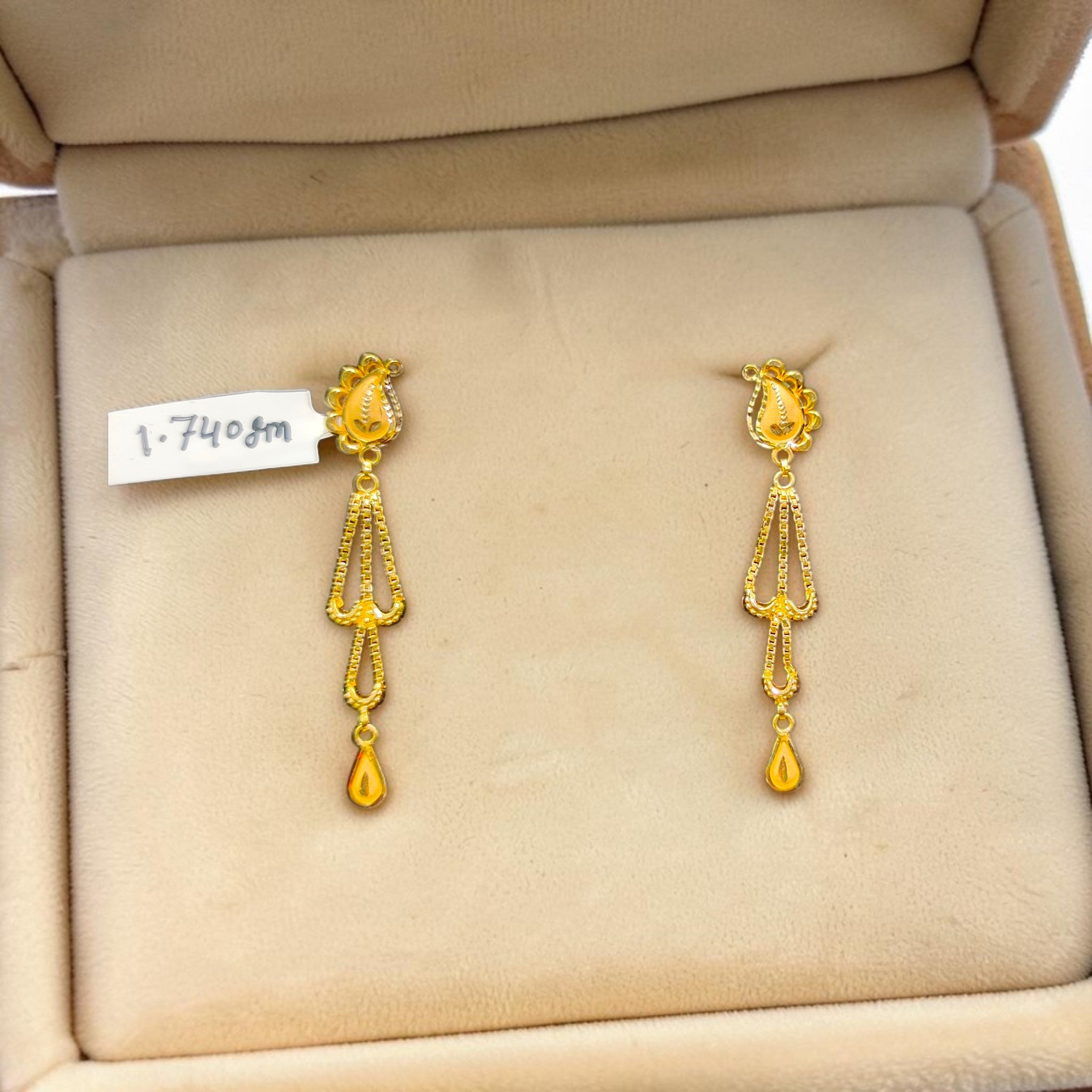 GOLD EARRINGS- BIS CERTIFIED WGT: 1.740 GM APPROX HUID HALLMARK 916 22KT GOLD EARRINGS 1 PAIR FOR WOMEN.