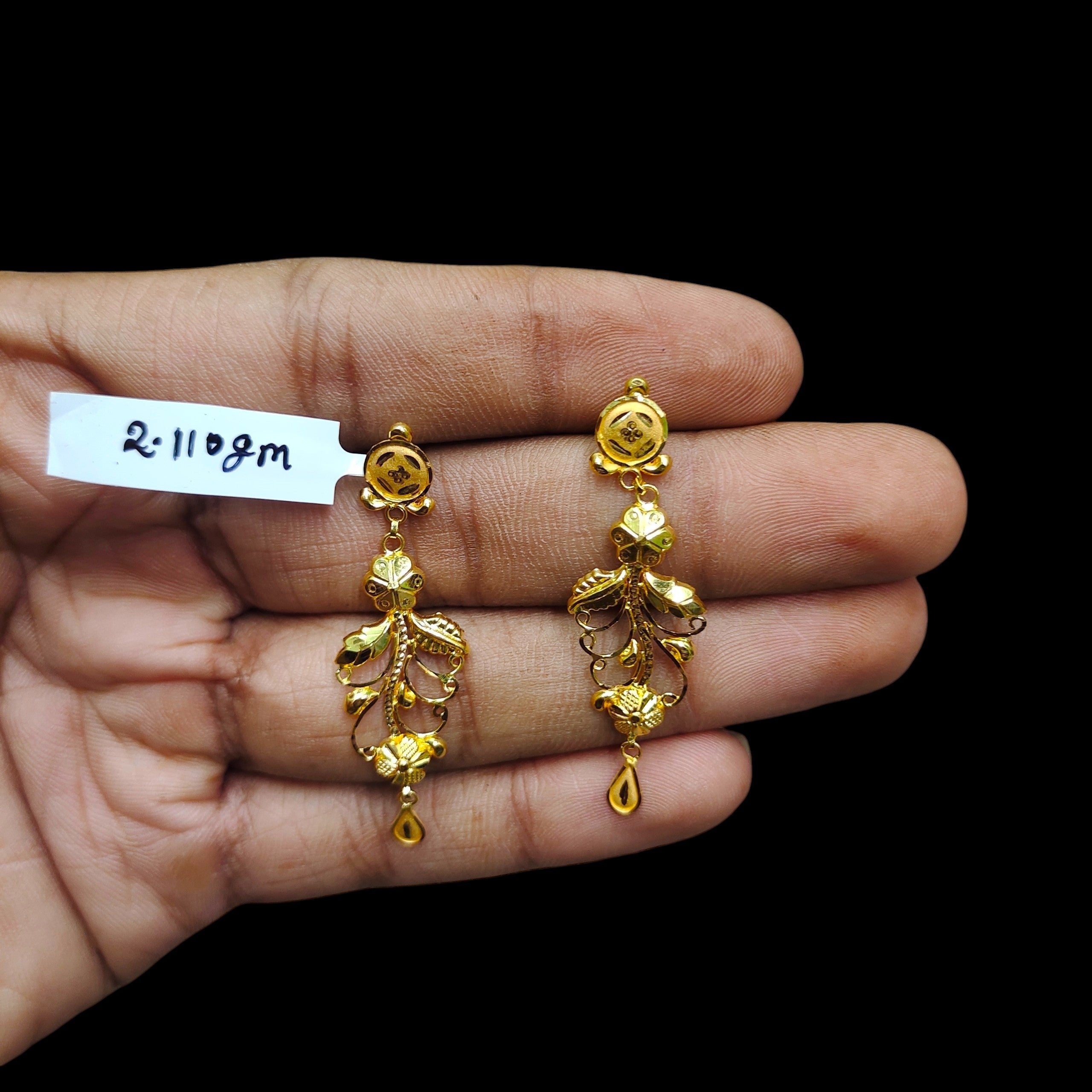 GOLD EARRINGS- BIS CERTIFIED WGT: 2.110 GM APPROX HUID HALLMARK 916 22KT GOLD EARRINGS 1 PAIR FOR WOMEN.